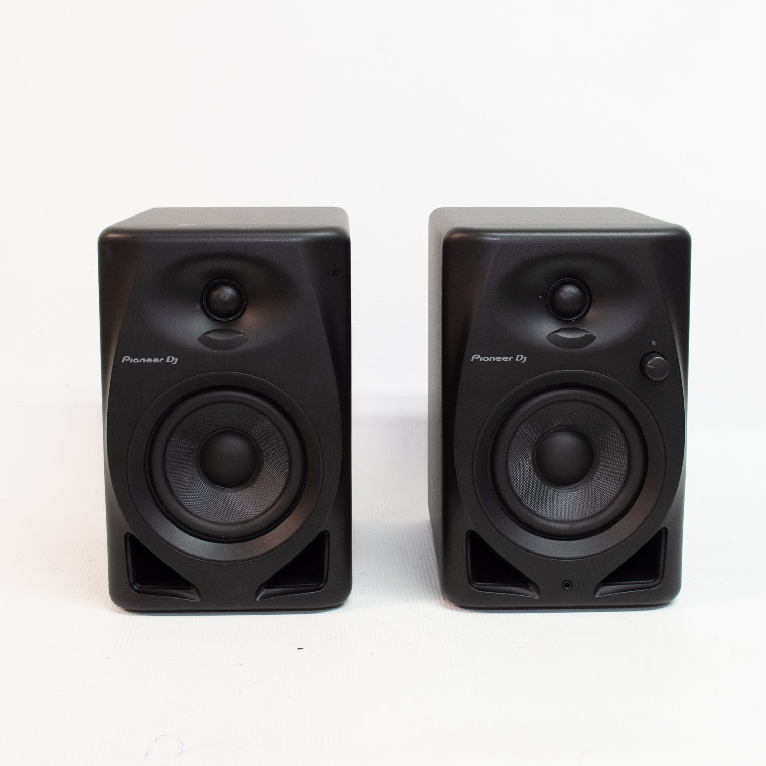 Pioneer DJ DM-40D Active Monitors / Speakers
