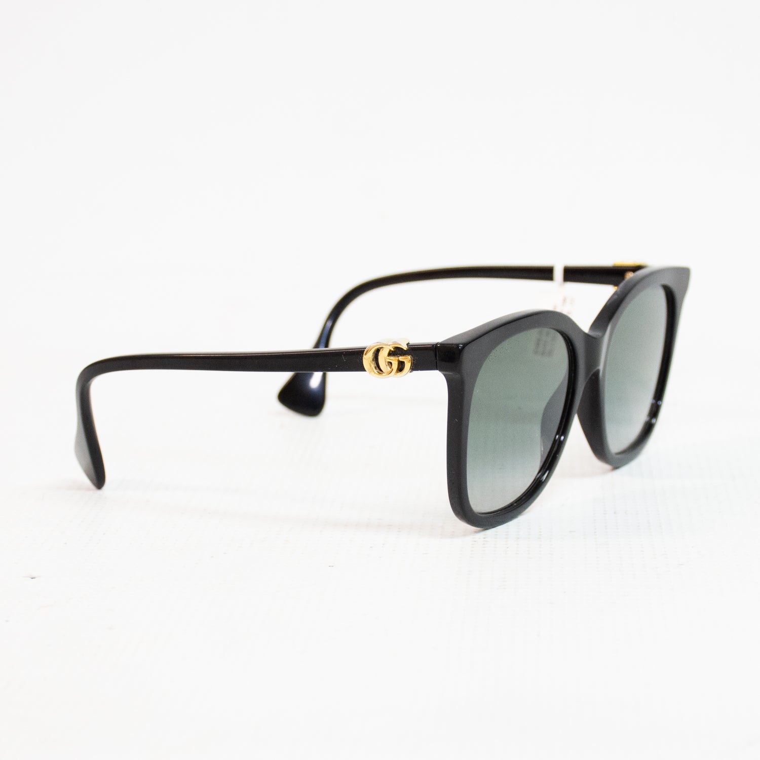 Gucci GG107IS Black / Gold Sunglasses
