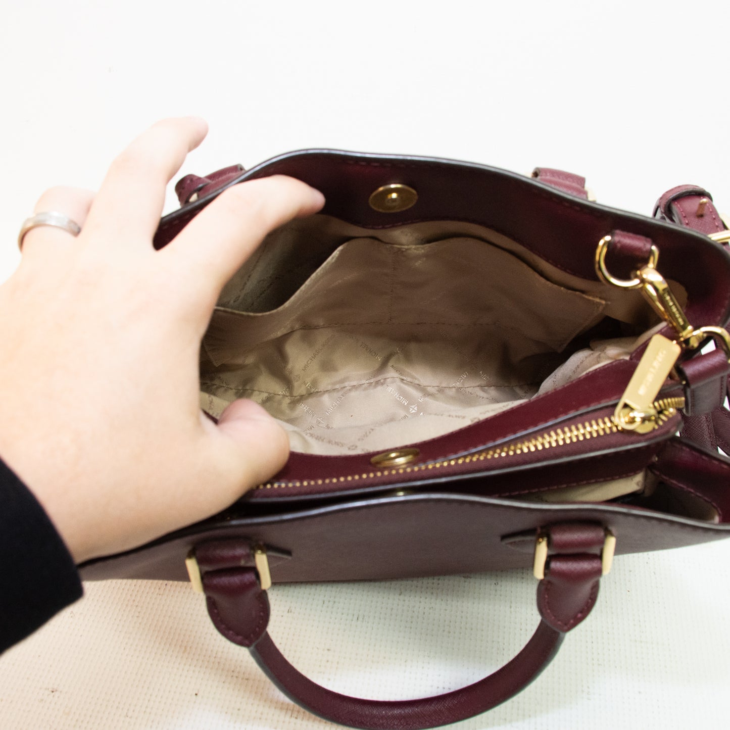 Michael Kors Sheila Medium Saffiano Leather Satchel - 38S8YCAS2L