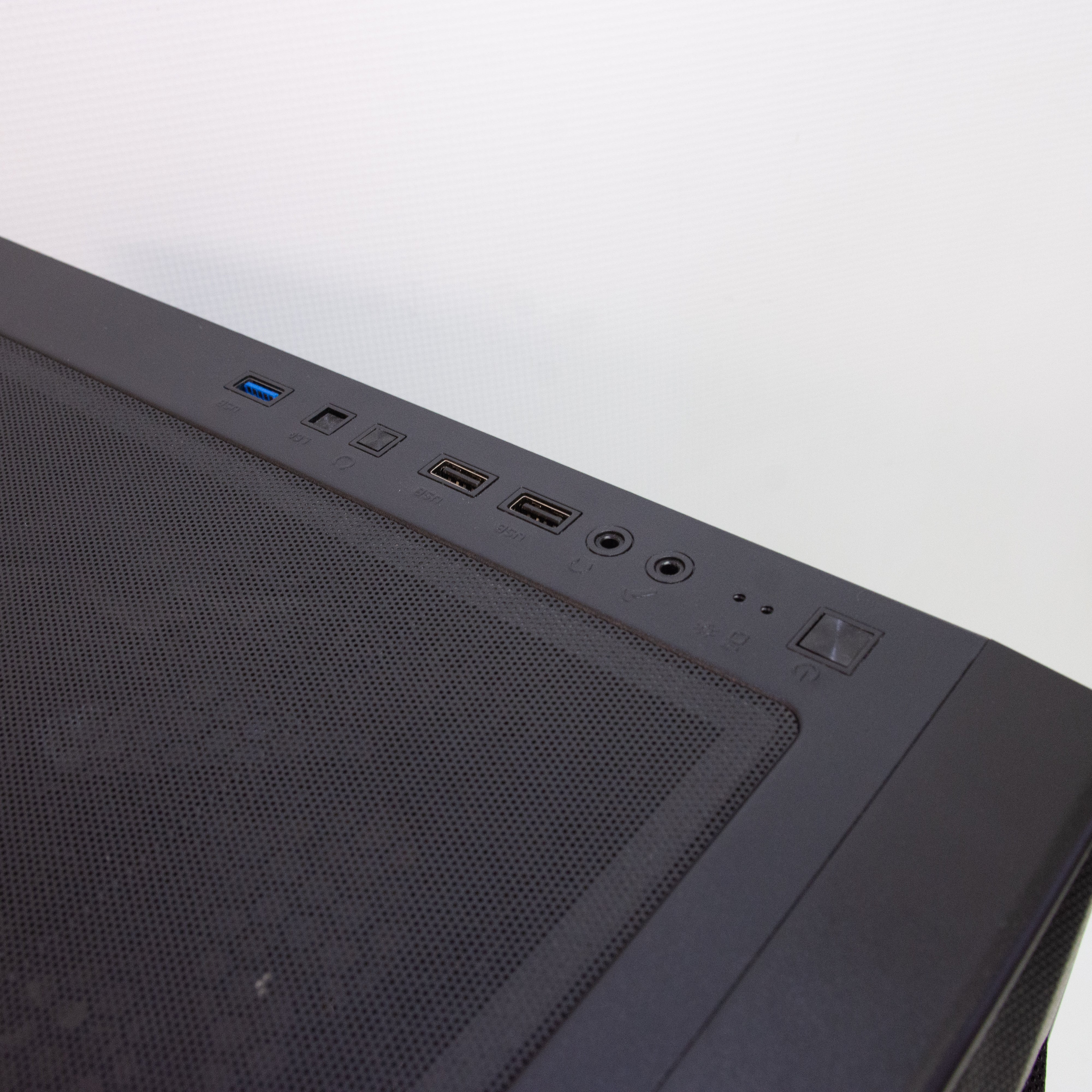 Skytech Desktop Computer - AMD 5700X - 16 GB Ram - 1 TB - RTX3050