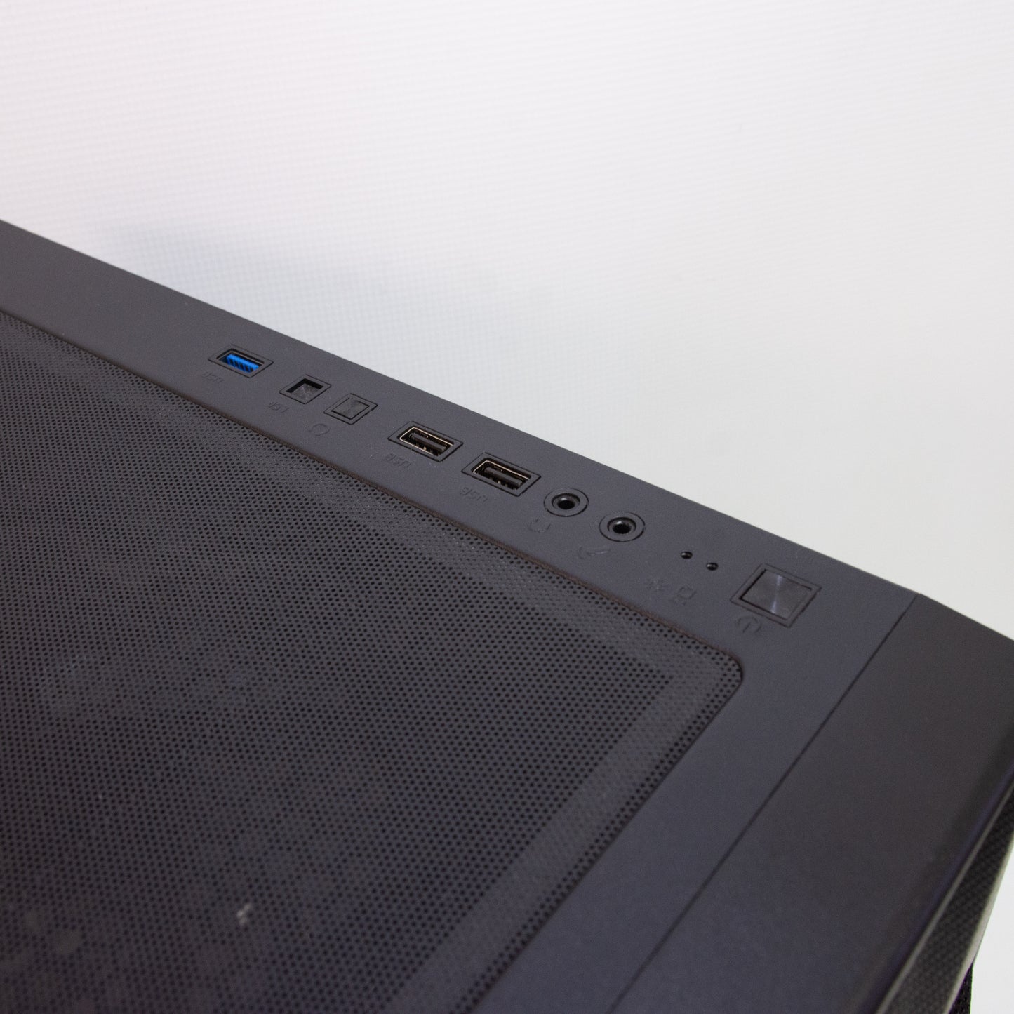 Skytech Desktop Computer - AMD 5700X - 16 GB Ram - 1 TB - RTX3050