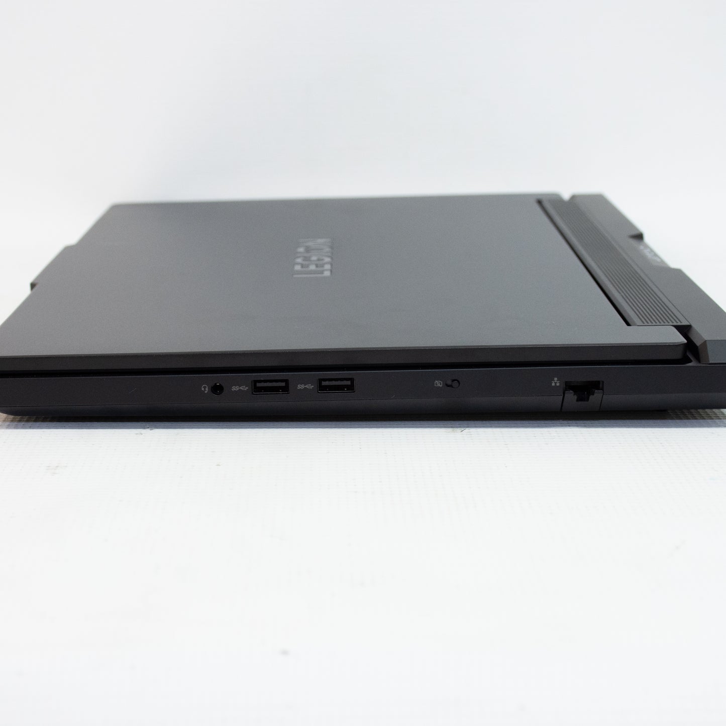 Lenovo Legion Pro 7 - 16AFR10H - AMD Ryzen 9 - 32 GB Ram - 2 TB - RTX5070Ti