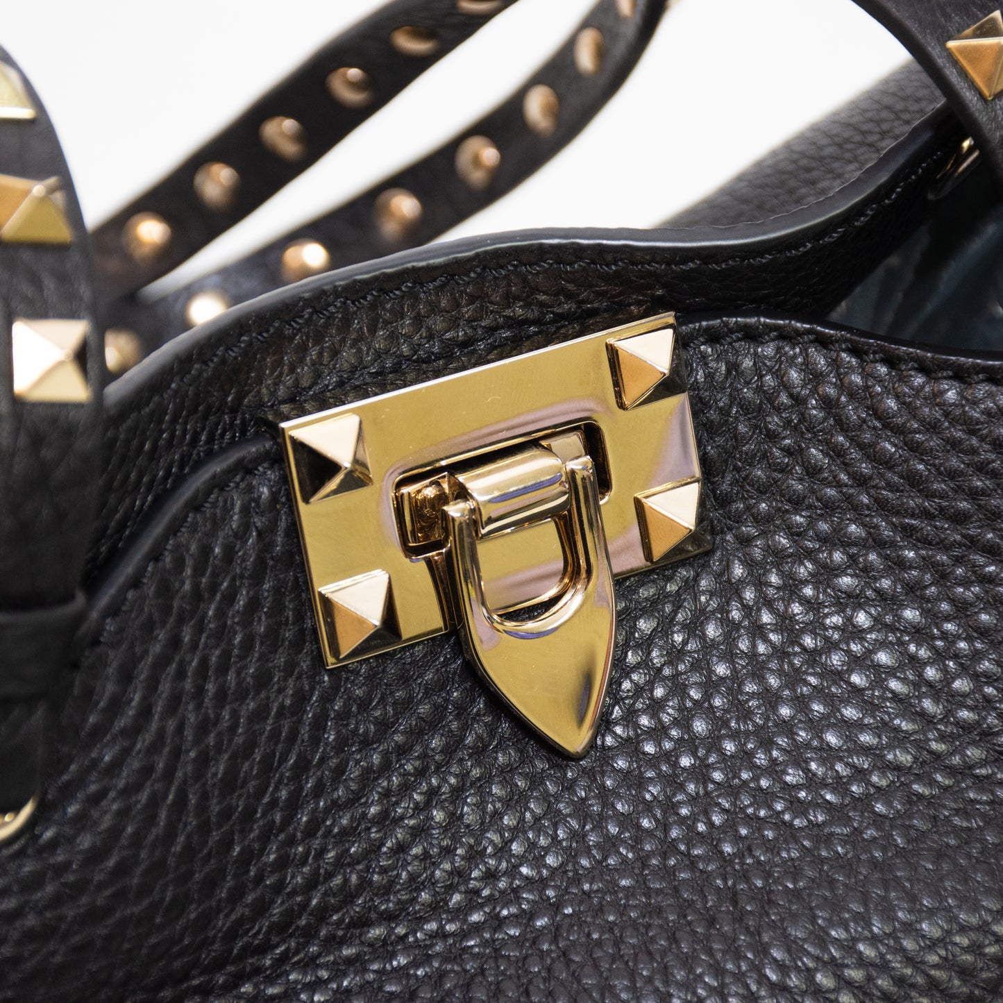 Valentino Garavani Pebbled Calfskin Rockstud Tote - Black
