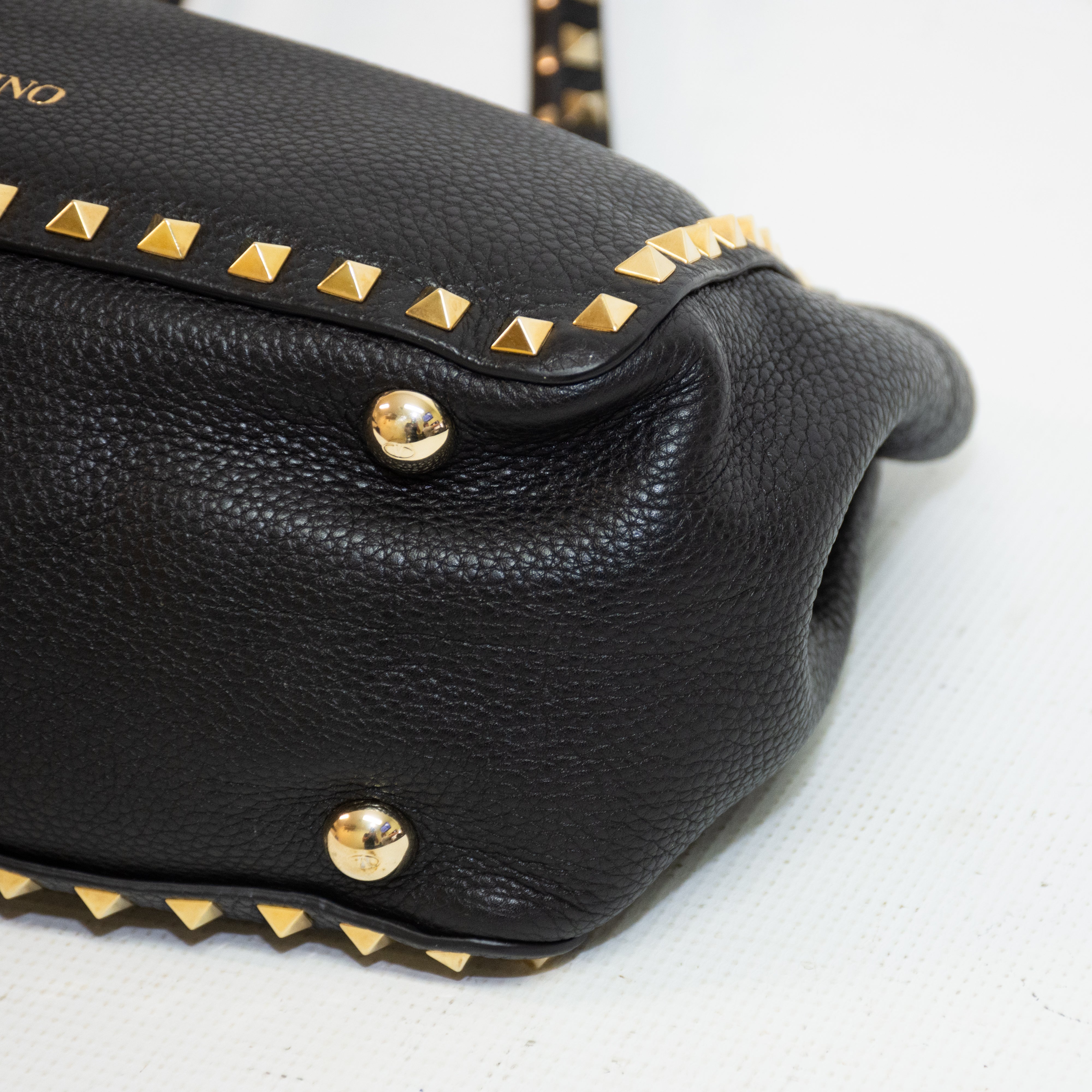 Valentino Garavani Pebbled Calfskin Rockstud Tote - Black