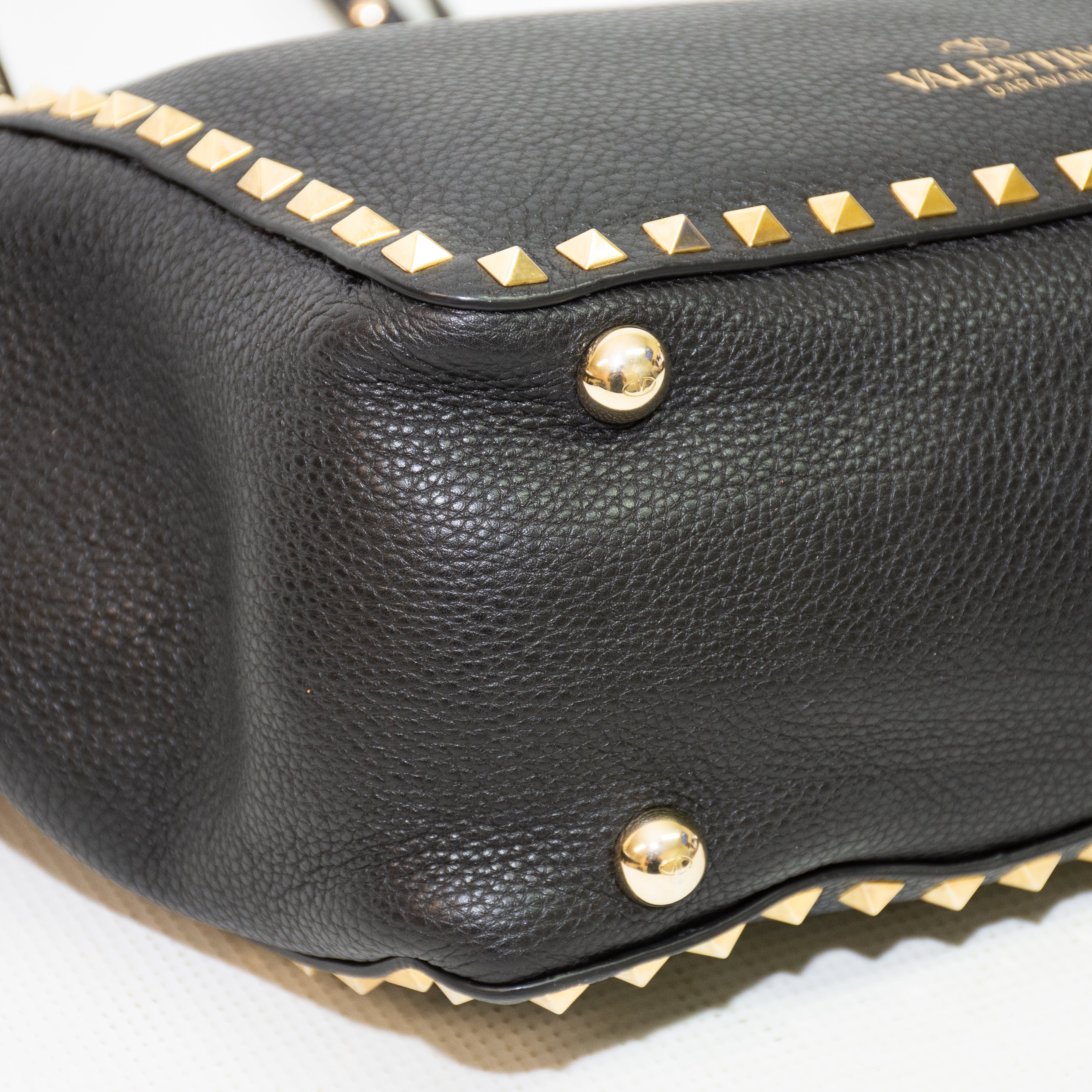 Valentino Garavani Pebbled Calfskin Rockstud Tote - Black