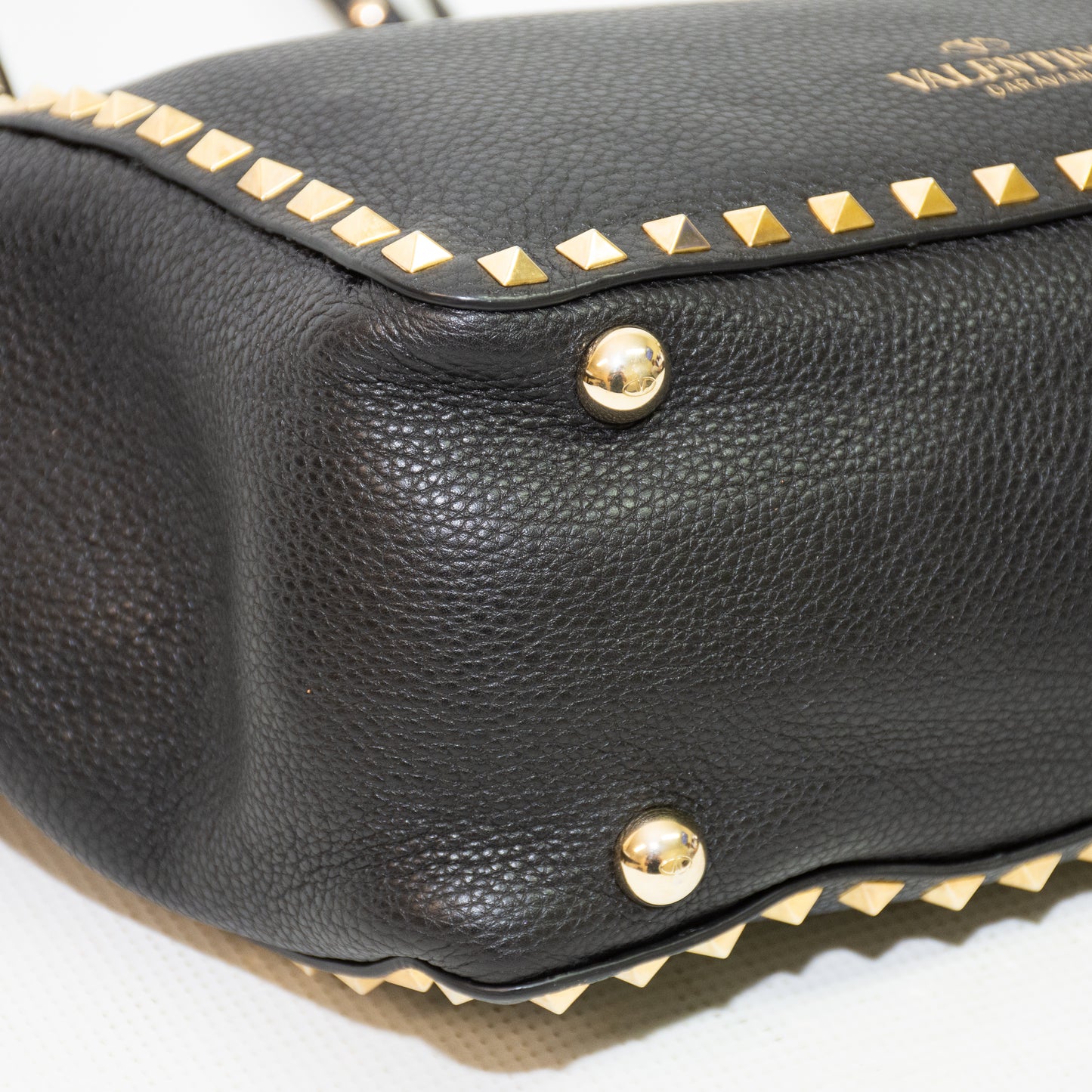 Valentino Garavani Pebbled Calfskin Rockstud Tote - Black