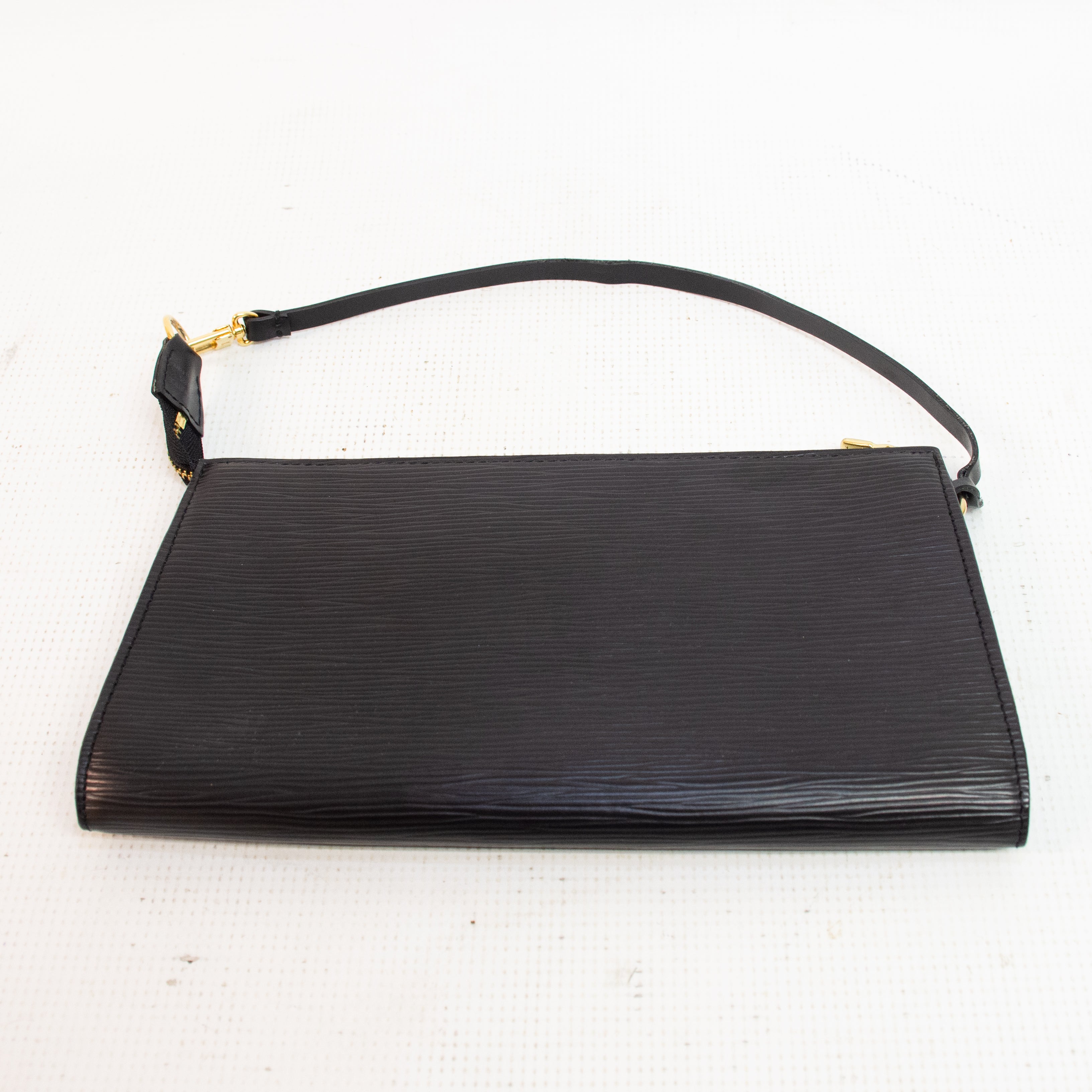 Louis Vuitton EPI Pochette Black Accessories Shoulder Bag