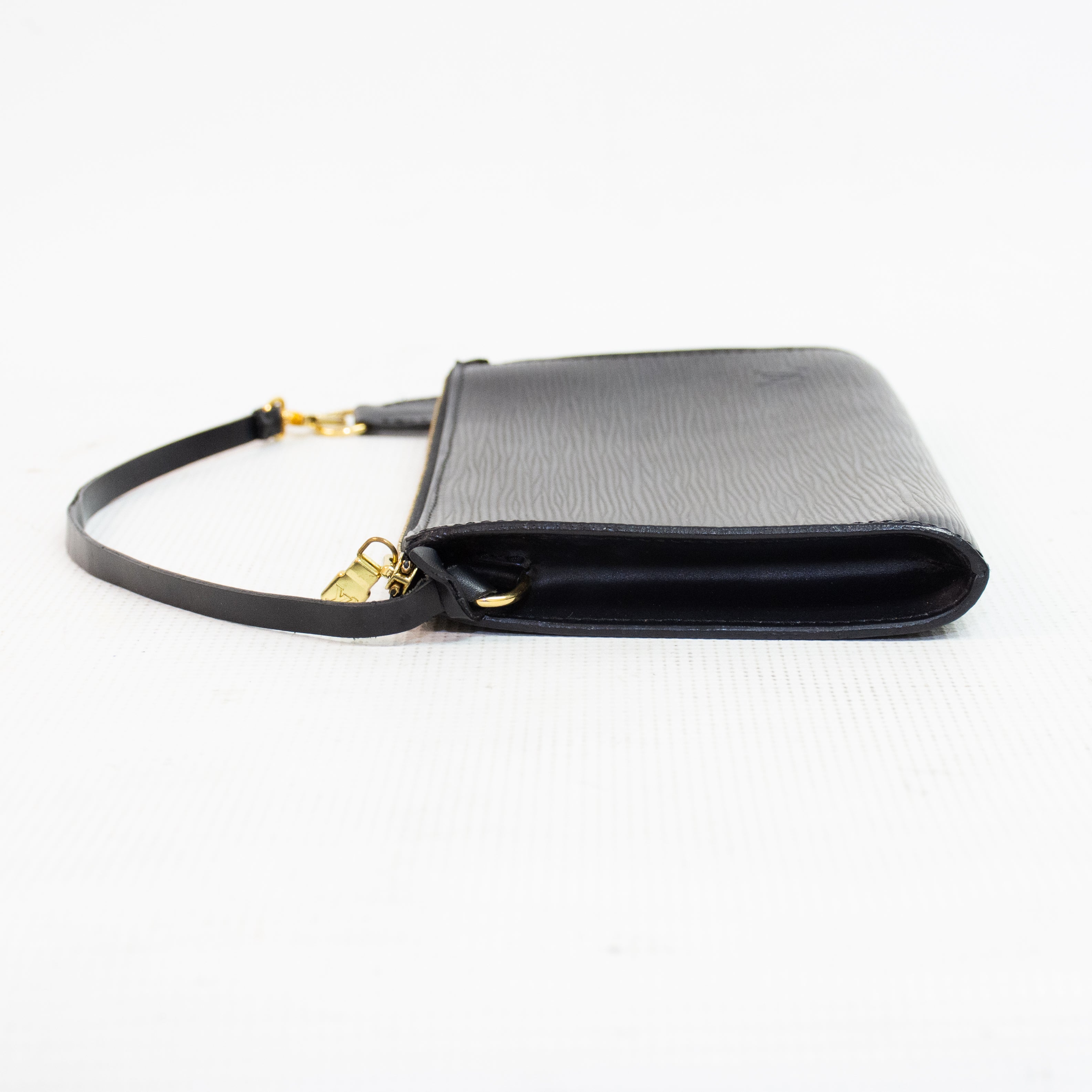 Louis Vuitton EPI Pochette Black Accessories Shoulder Bag