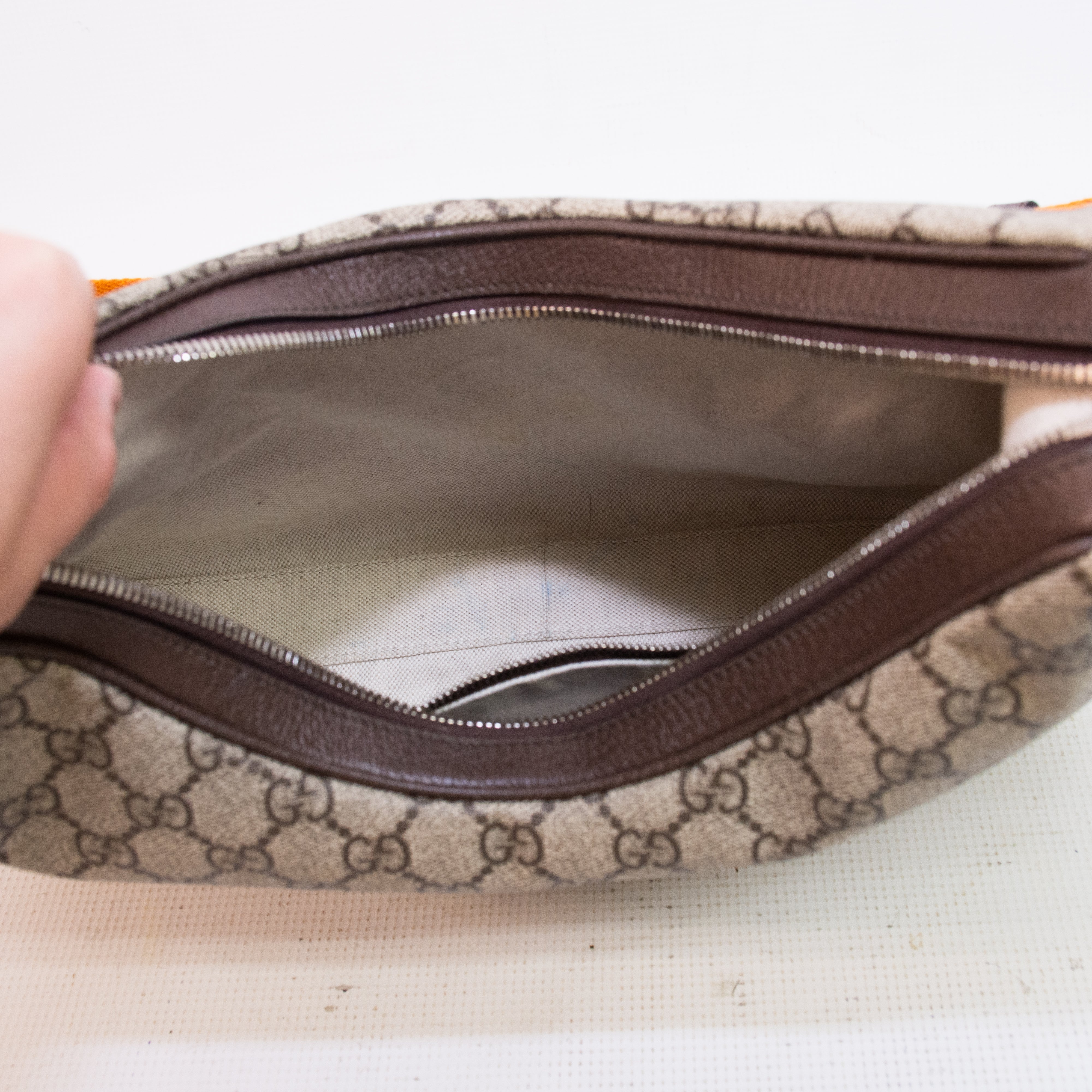 Gucci Attache Dumbling Cross Body Bag - 702823