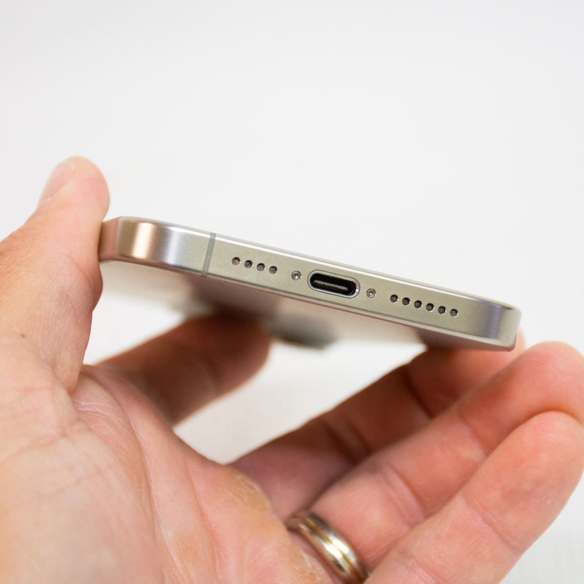 Apple iPhone 15 Pro Max - Silver - 128 GB