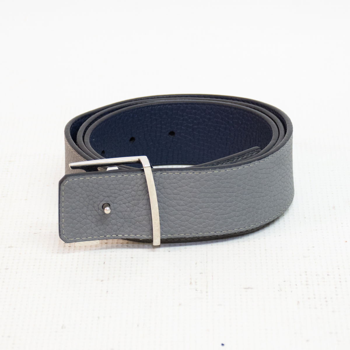 Louis Vuitton Taurillon Leather LV Belt - M0532