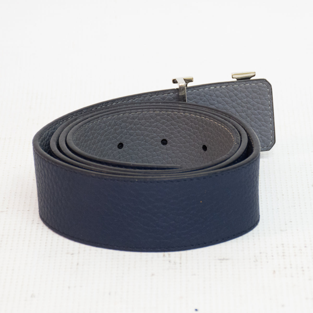 Louis Vuitton Taurillon Leather LV Belt - M0532
