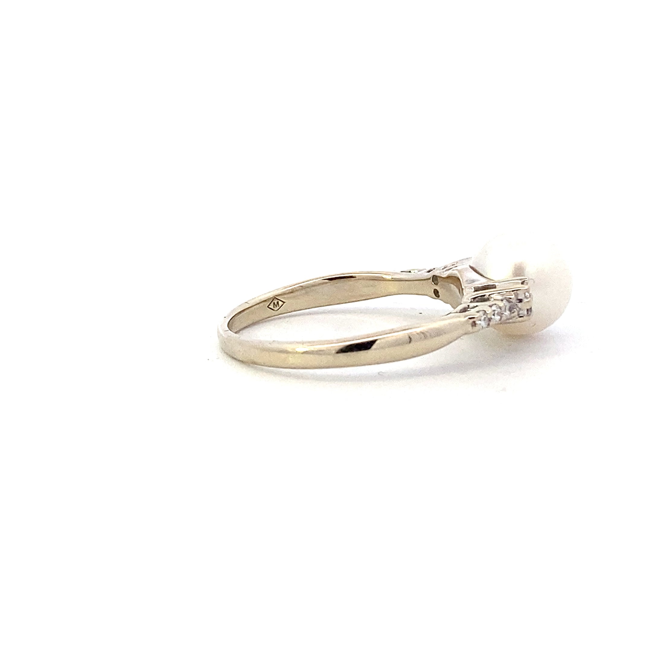 14K White Gold Pearl Women's Diamond Ring - 0.12ct
