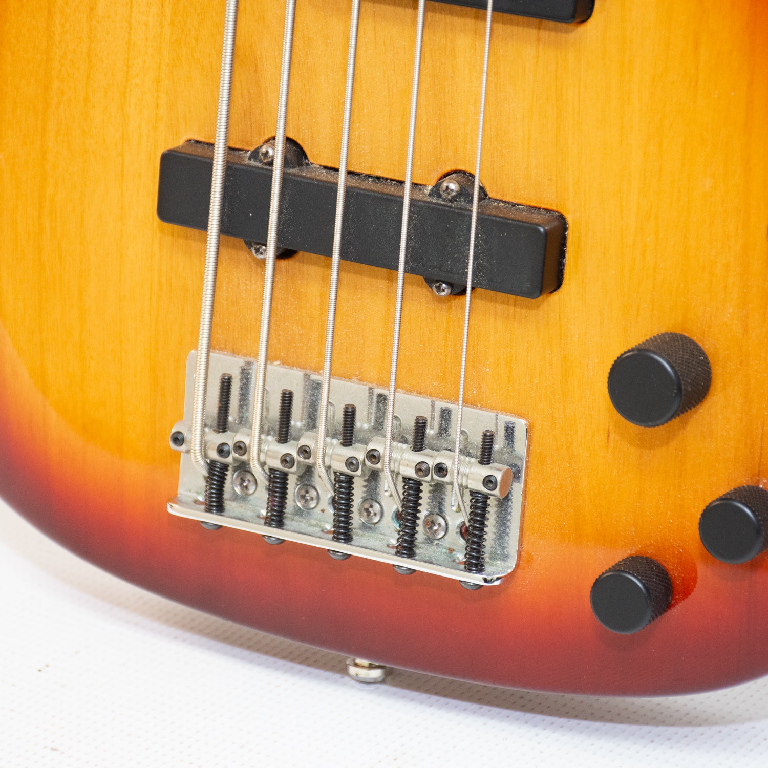 Fender Deluxe Zone 2006 5-String Sunburst Bass Guitar