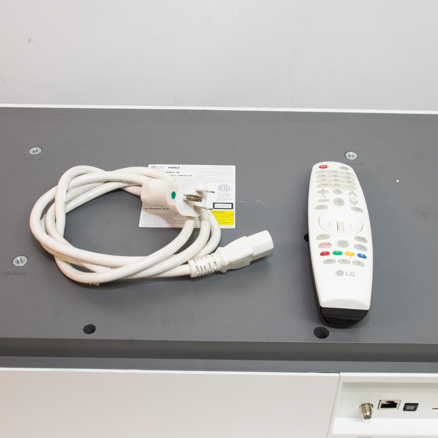 LG HU85LA 4K UDH LAser Home Theater Cinebeam Projector