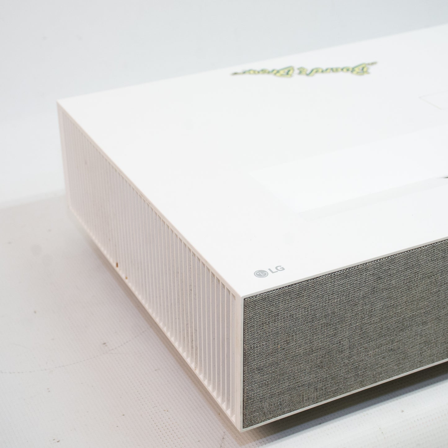 LG HU85LA 4K UDH LAser Home Theater Cinebeam Projector