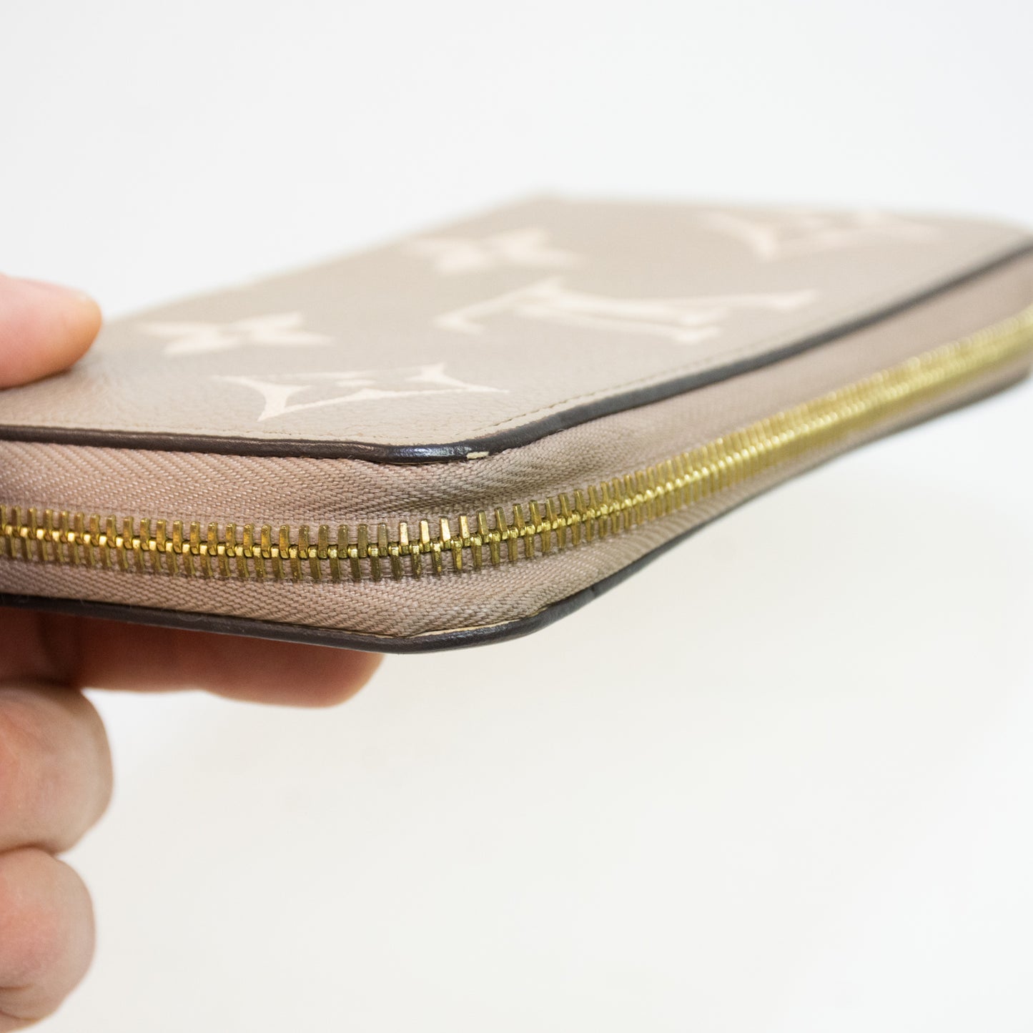 Louis Vuitton M69794 Giant Zippy Cream Wallet