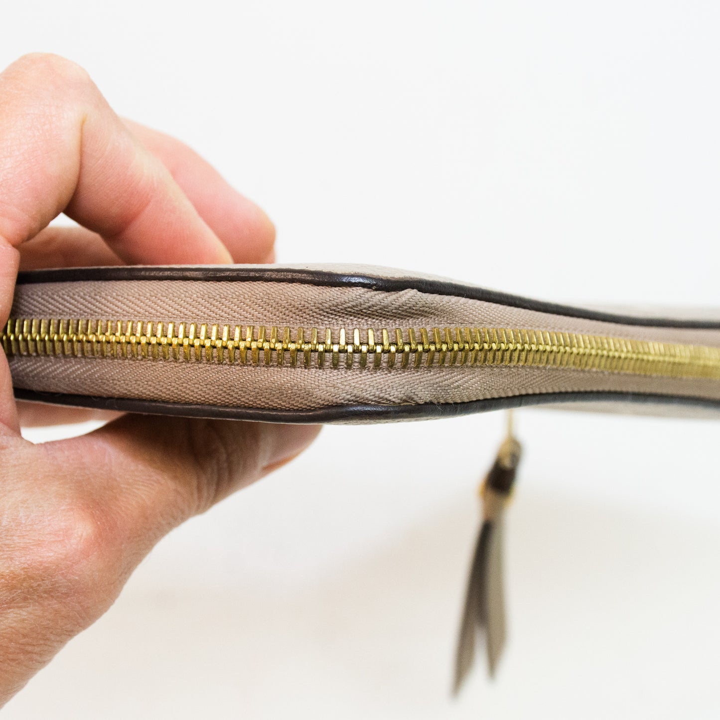 Louis Vuitton M69794 Giant Zippy Cream Wallet