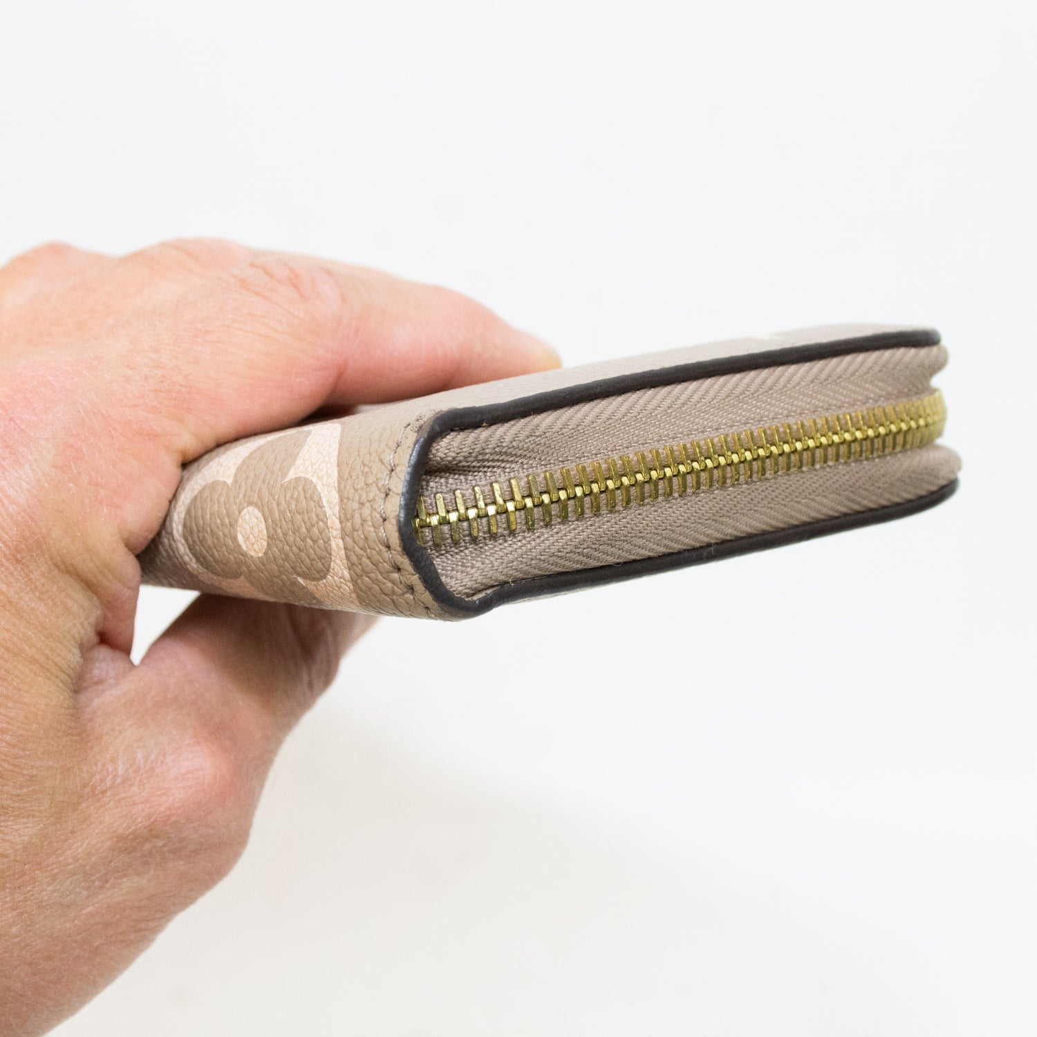 Louis Vuitton M69794 Giant Zippy Cream Wallet