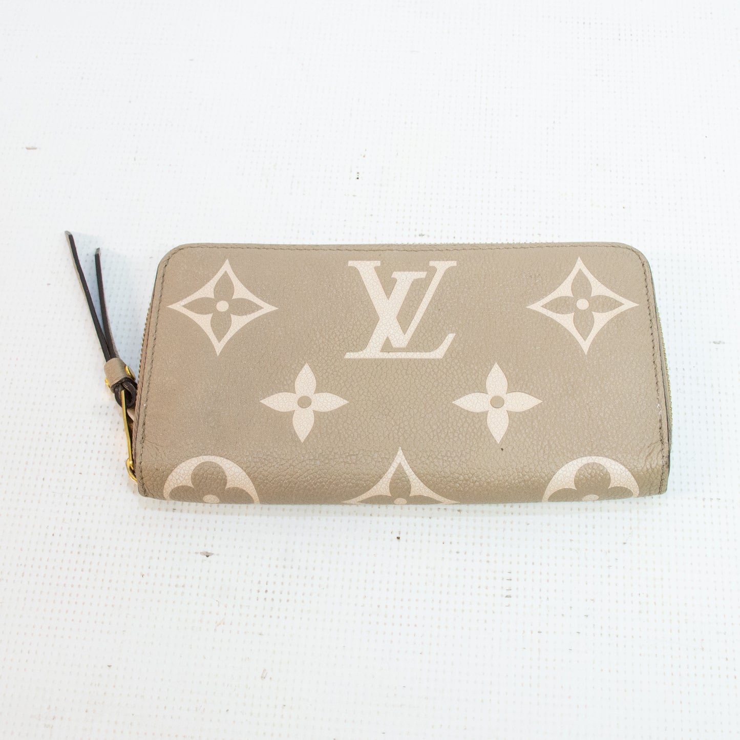 Louis Vuitton M69794 Giant Zippy Cream Wallet