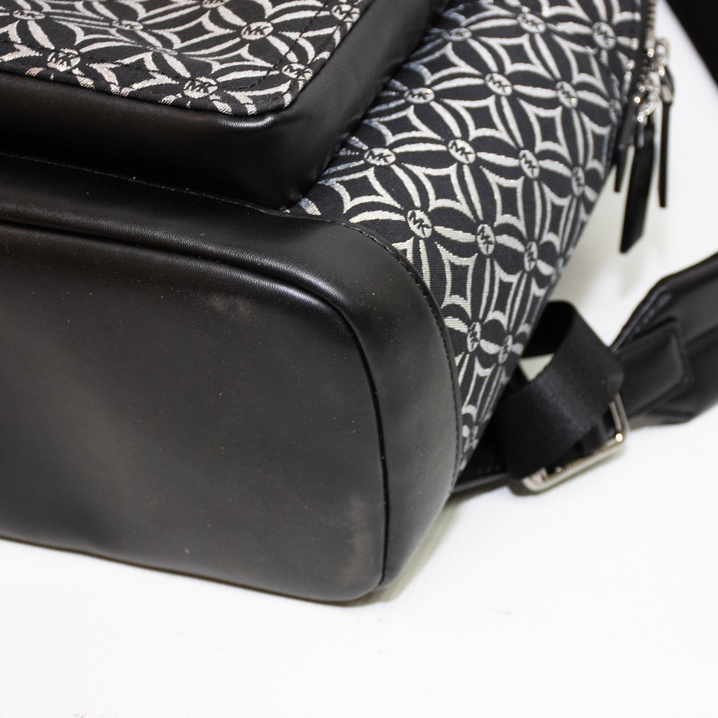 Michael Kors Grapick Black/Silver Signature Backpack - 37F4LCOB8U