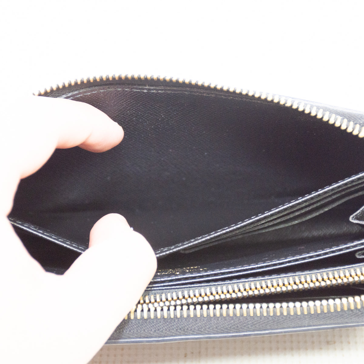 Louis Vuitton Black EPI Zippy Wallet - M61857
