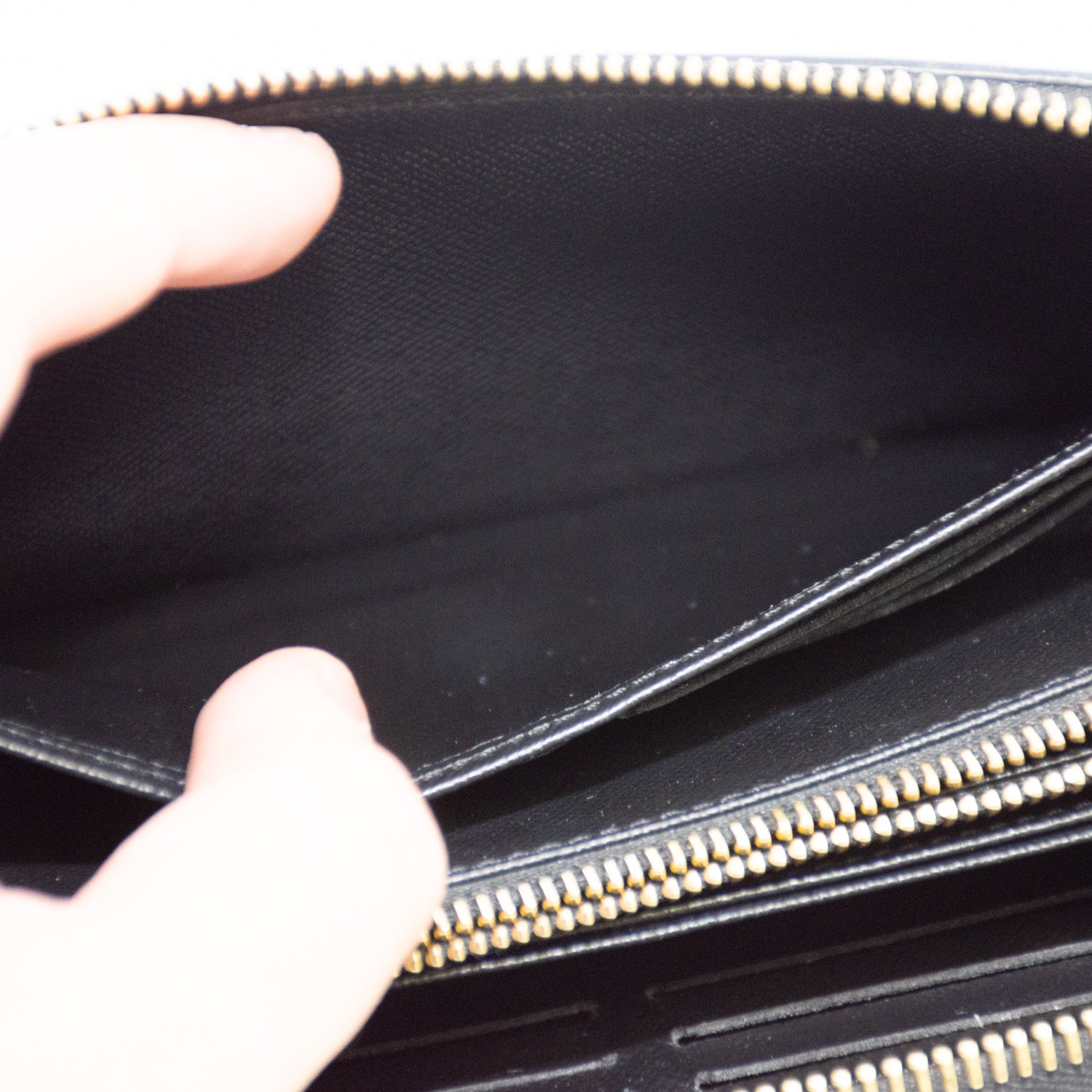 Louis Vuitton Black EPI Zippy Wallet - M61857