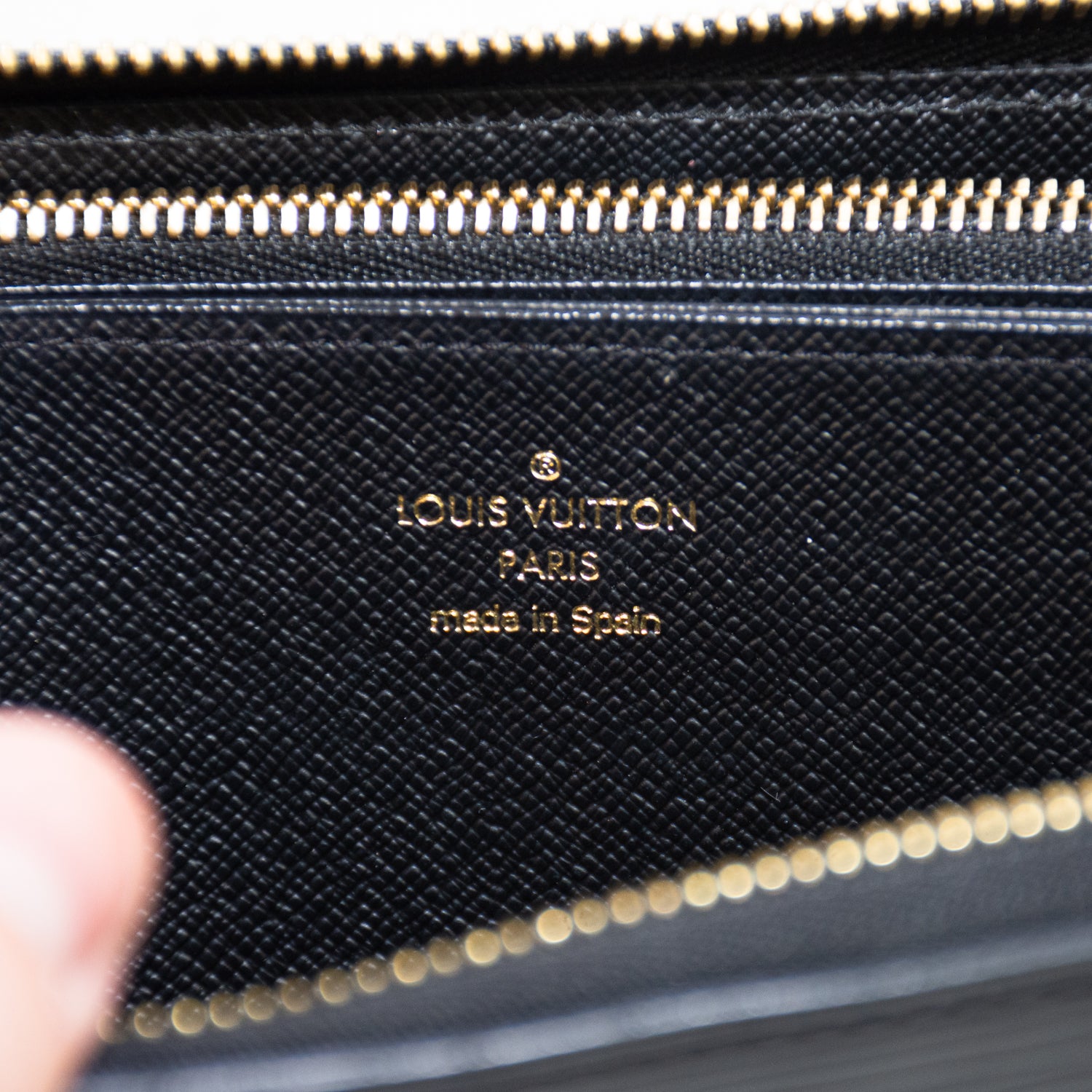 Louis Vuitton Black EPI Zippy Wallet - M61857