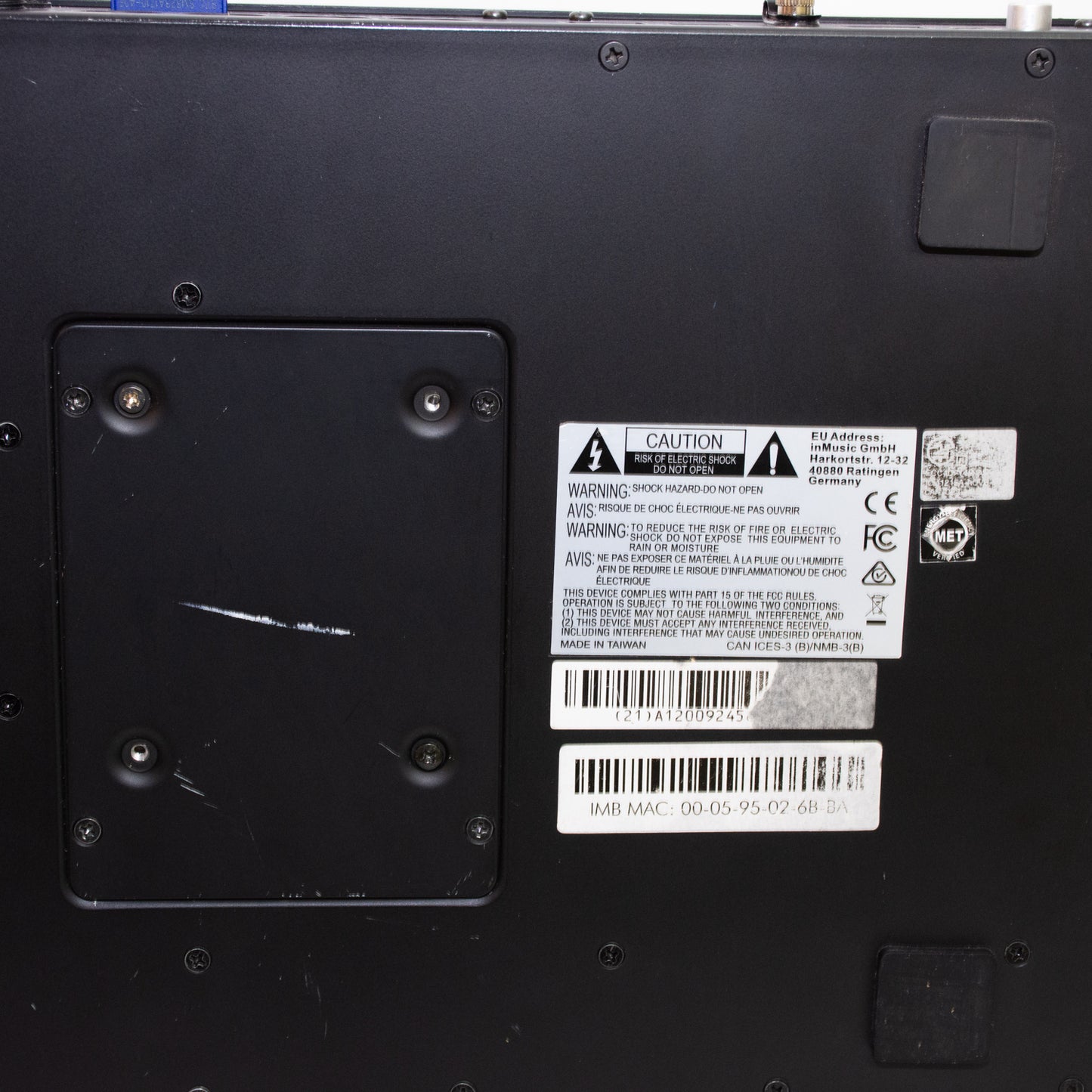 AKAI MPC Live 2 Standalone Production Center