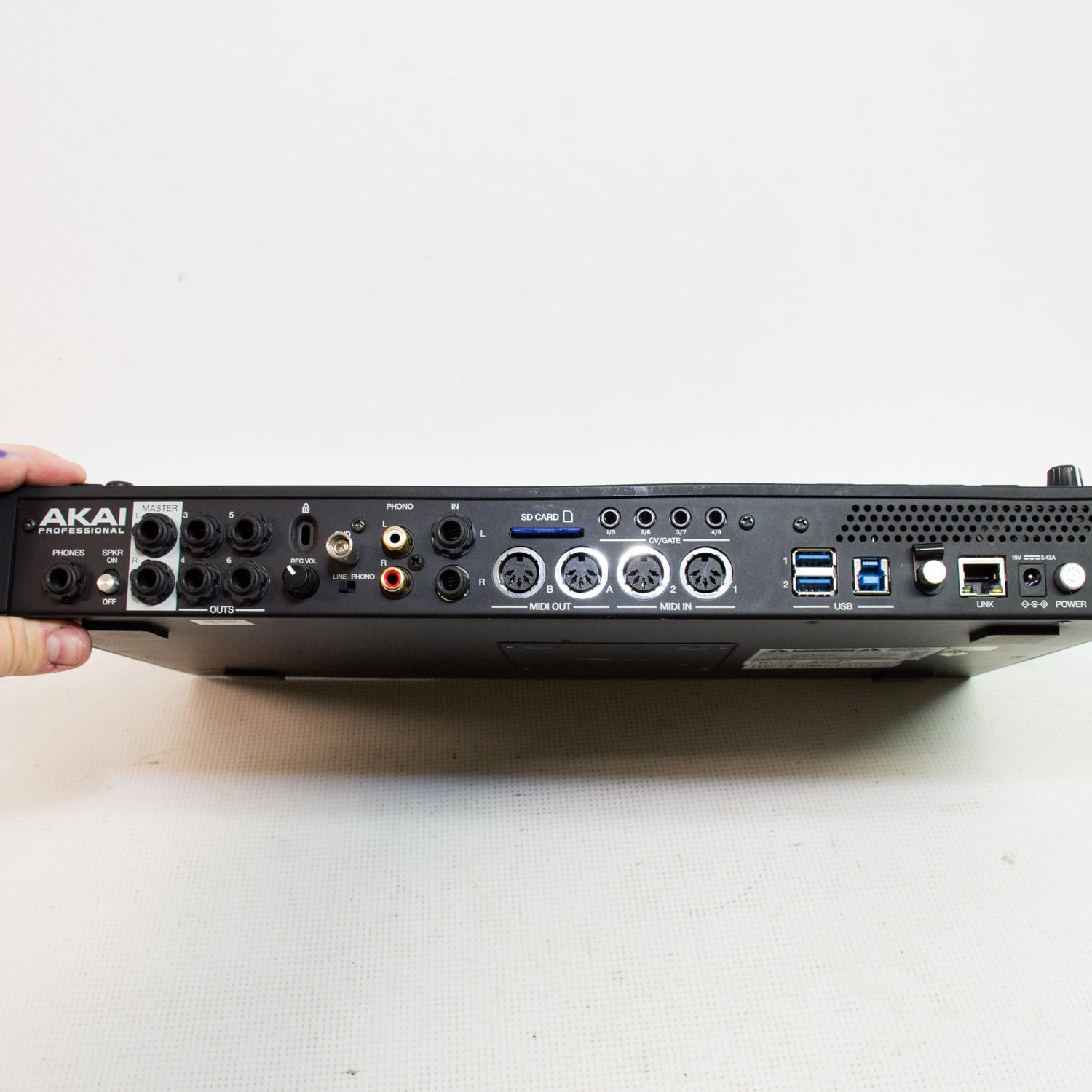 AKAI MPC Live 2 Standalone Production Center