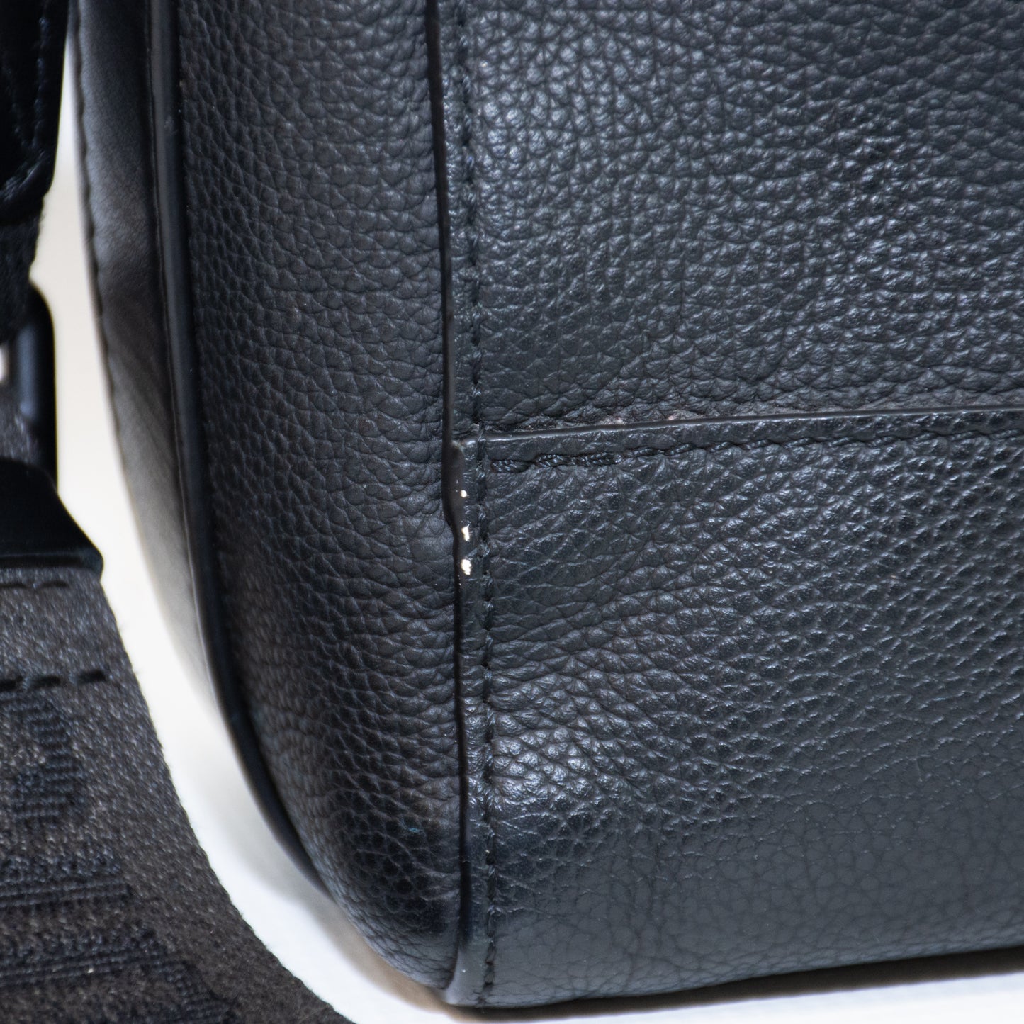 Louis Vuitton Take Off Noir Men's Messenger Bag