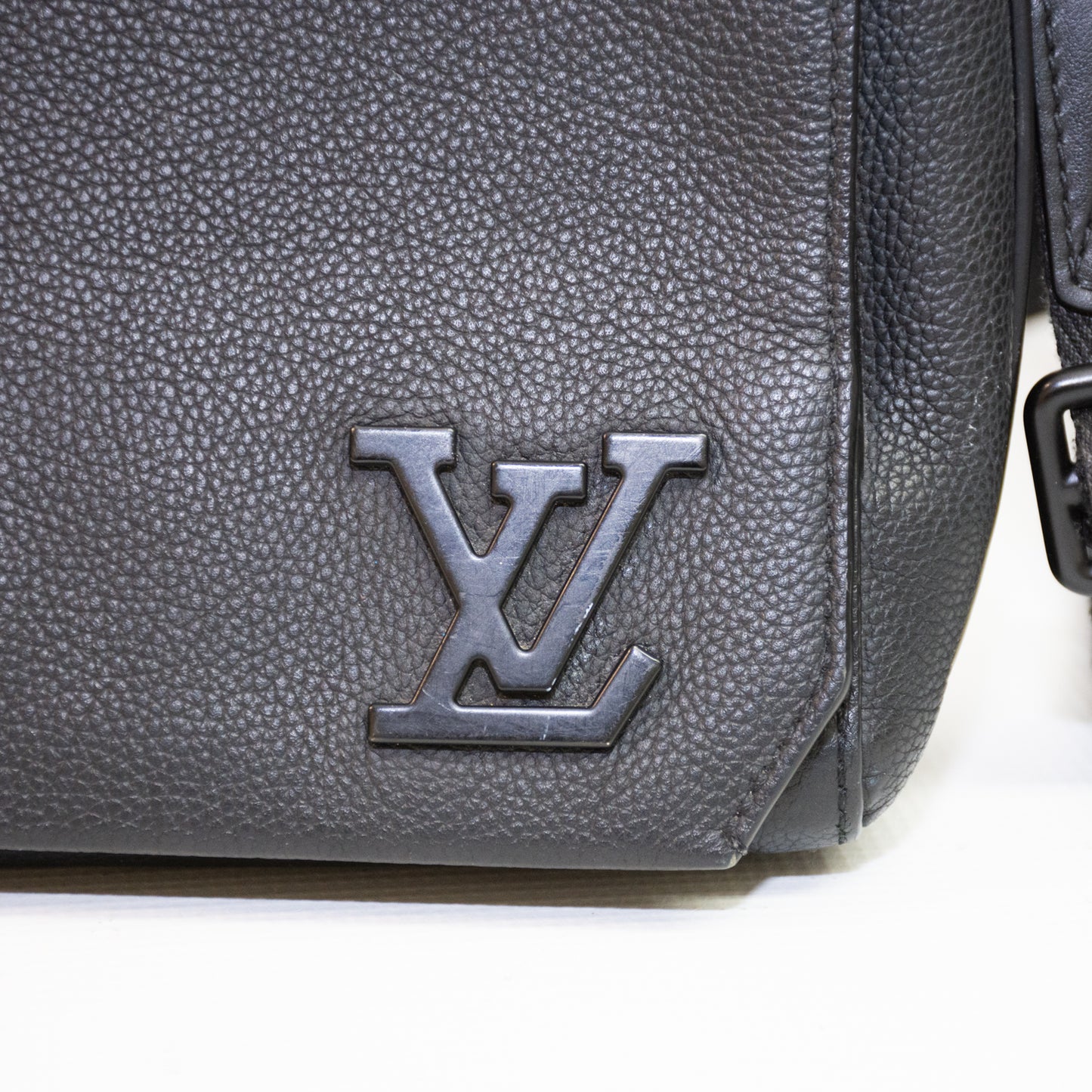 Louis Vuitton Take Off Noir Men's Messenger Bag