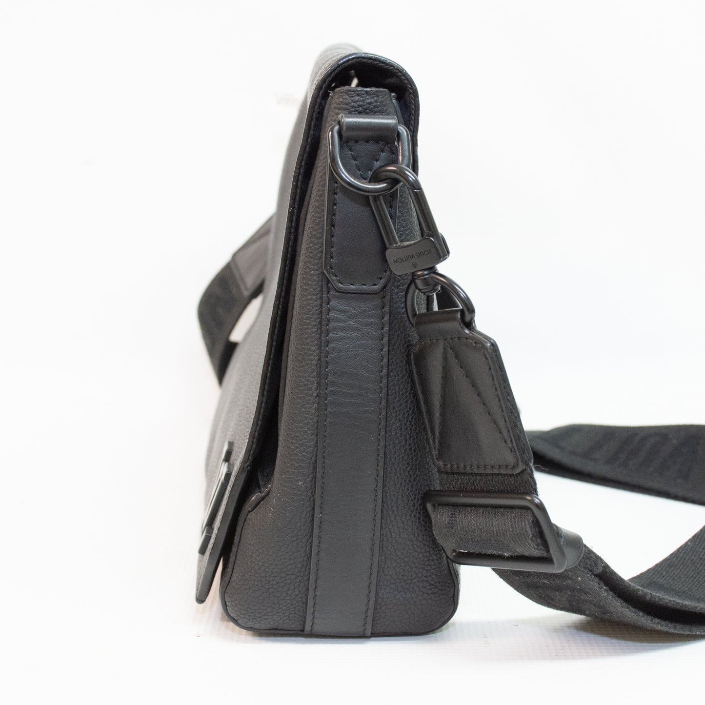 Louis Vuitton Take Off Noir Men's Messenger Bag