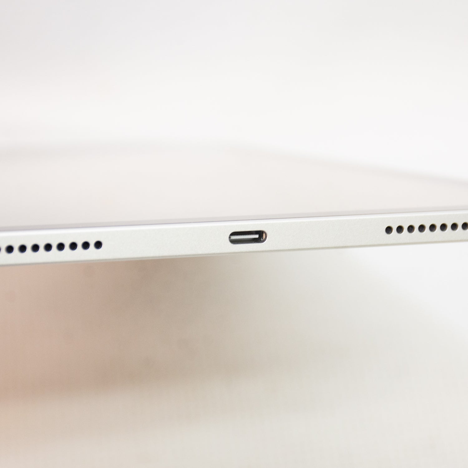 Apple iPad Mini 7th Gen - A2696 - 64 GB - Wifi