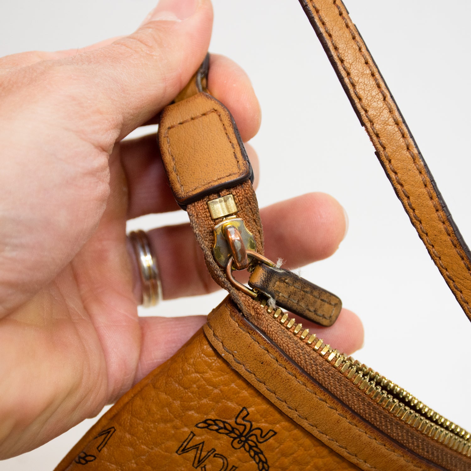 MCM Visetos OG Cognac Pouch - MWP7AVI22C0001