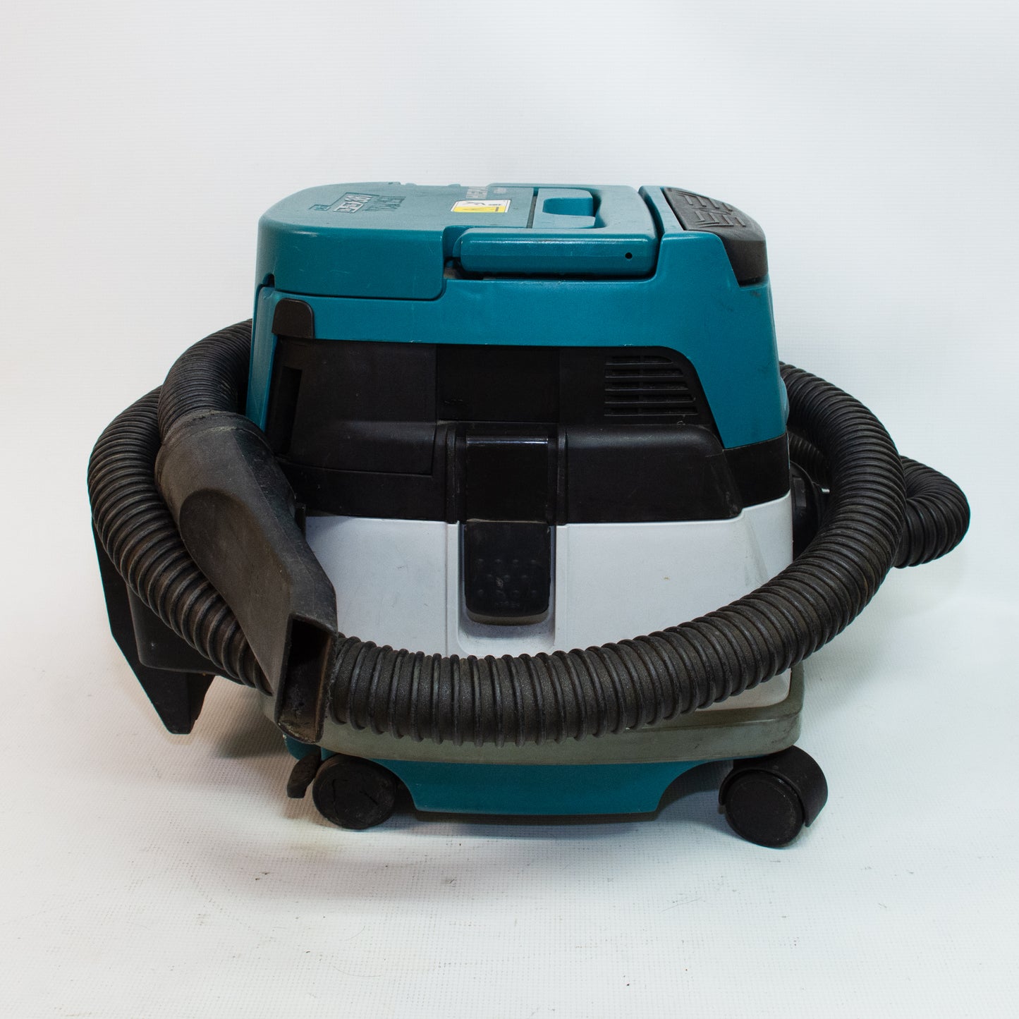 Makita XCV22 Cordless 2.1Gal 19V Vacuum