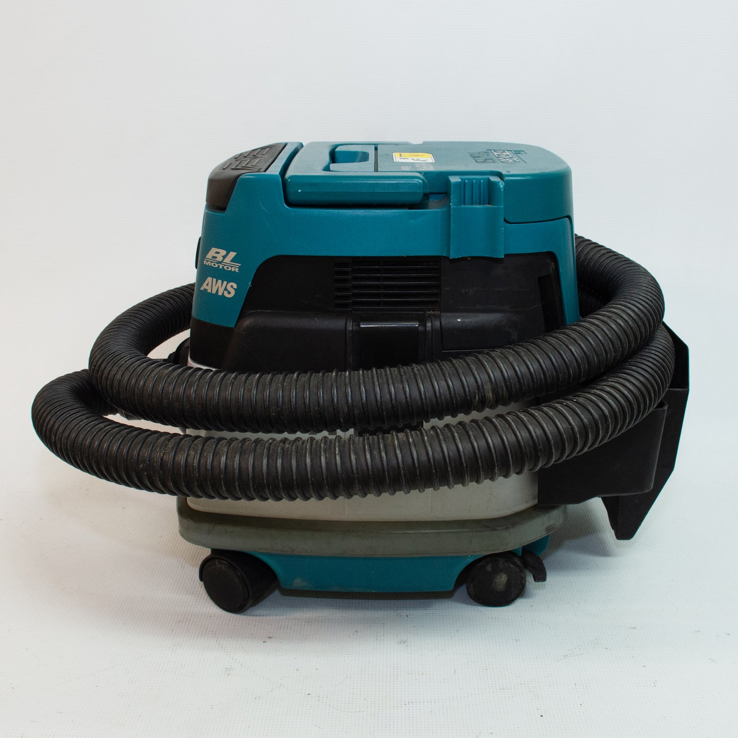Makita XCV22 Cordless 2.1Gal 19V Vacuum