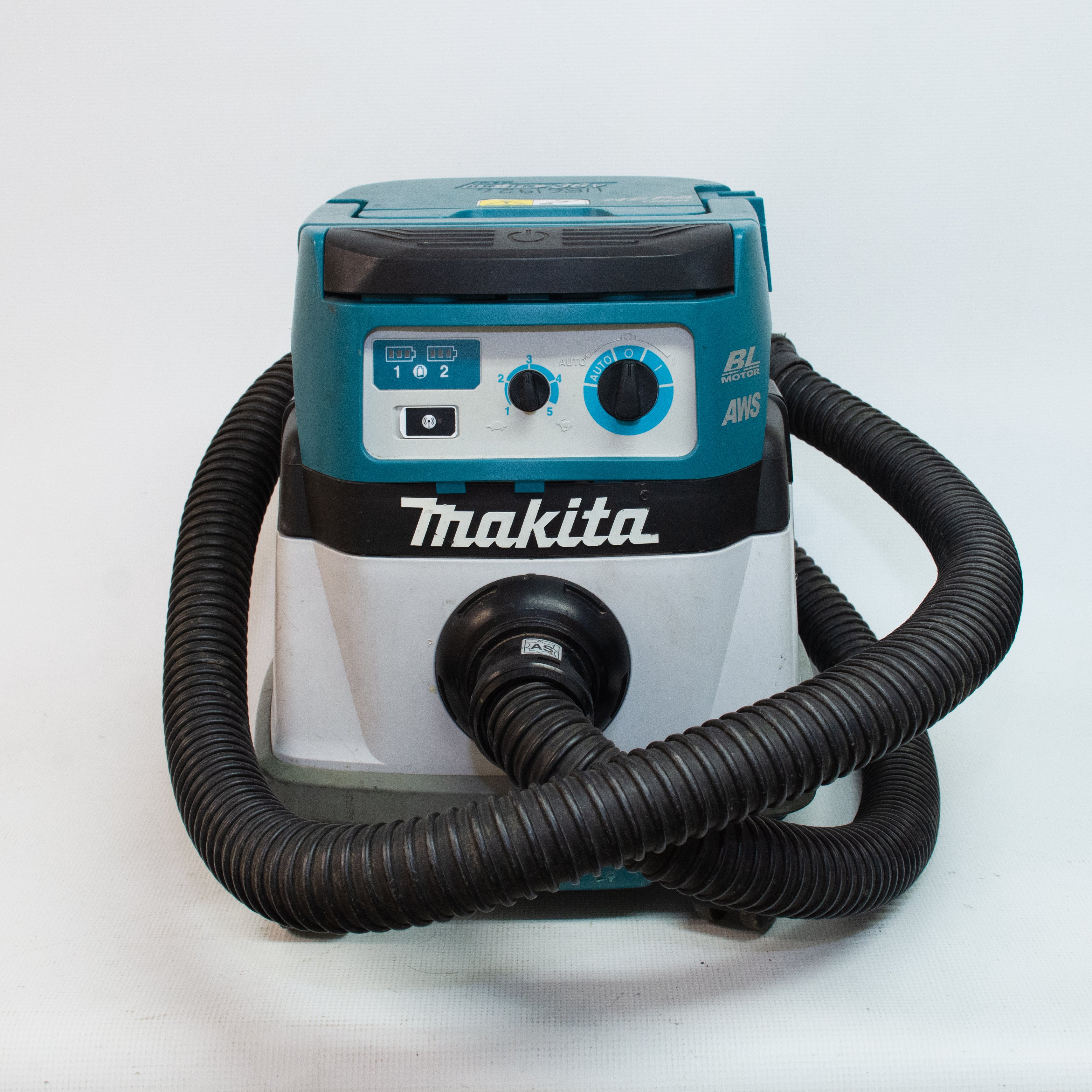 Makita XCV22 Cordless 2.1Gal 19V Vacuum