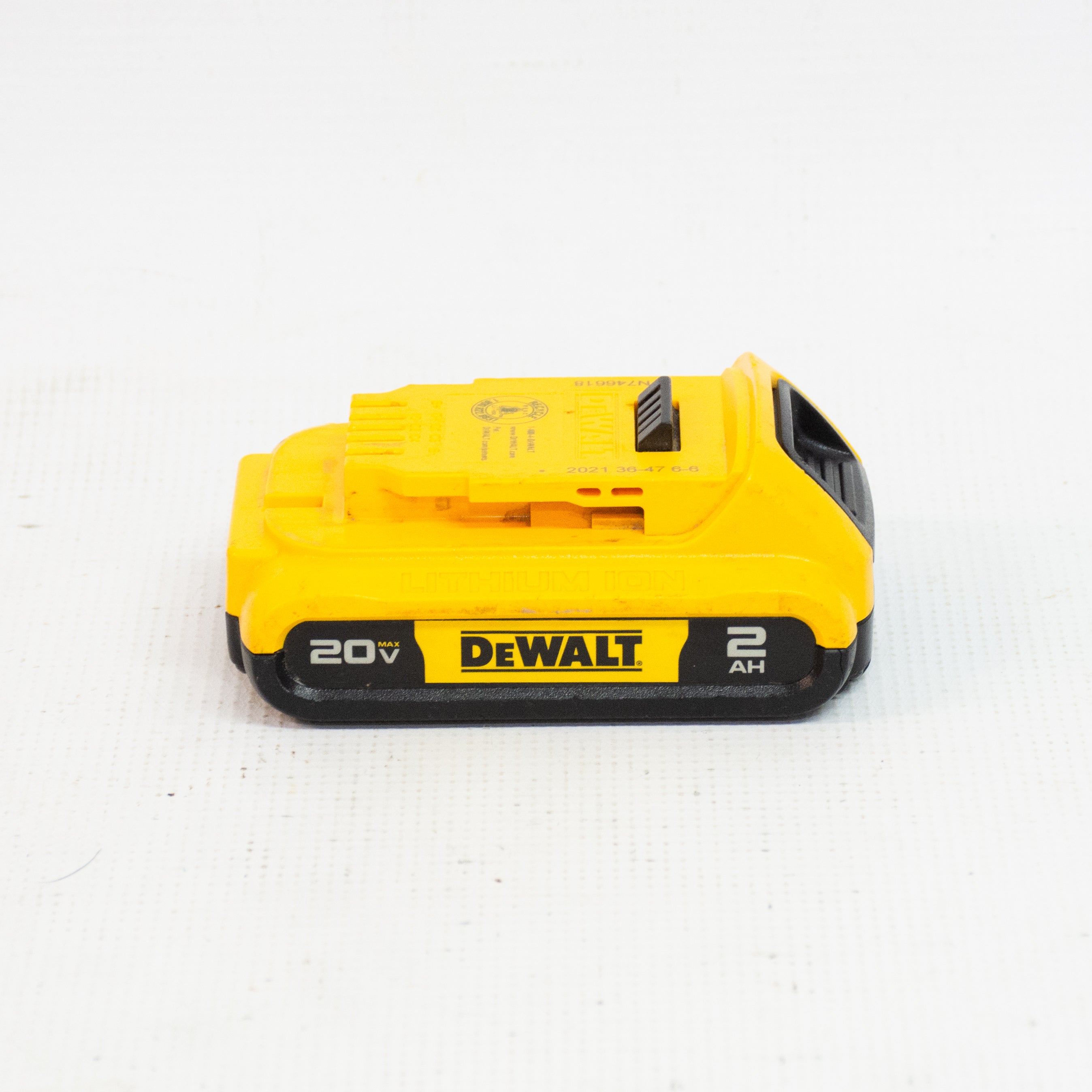 DEWALT DCB118 Fast Charger & DCB203 Battery Pack Bundle