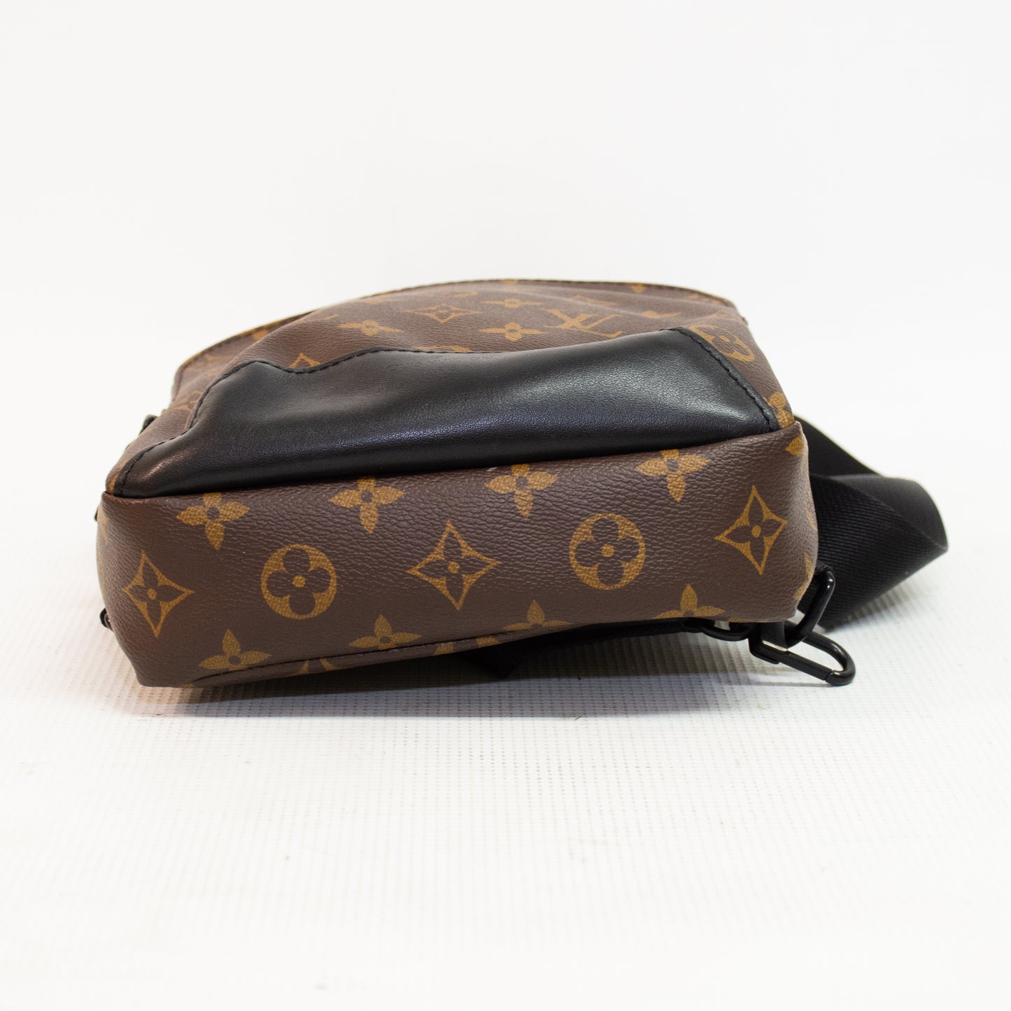Louis Vuitton Avenue Macassar Monogram Sling Bag - M45897