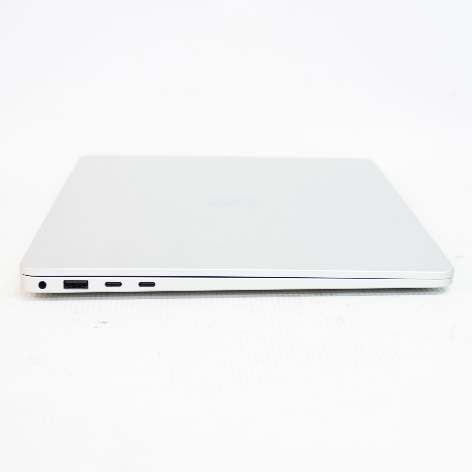 Microsoft Surface Laptop 7th Edition - Snapdragon X, 16 GB Ram, 1 TB