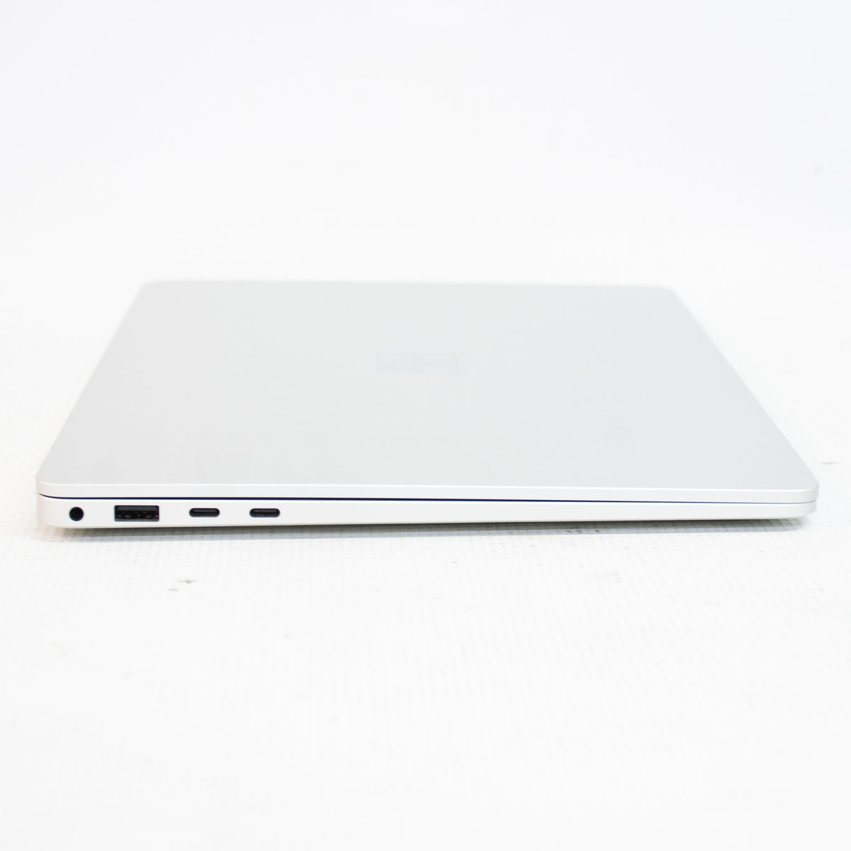 Microsoft Surface Laptop 7th Edition - Snapdragon X, 16 GB Ram, 1 TB