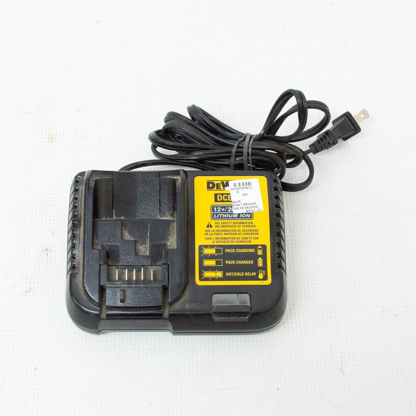 DEWALT DCN623 Brushless 23GA Pin Nailer Bundle