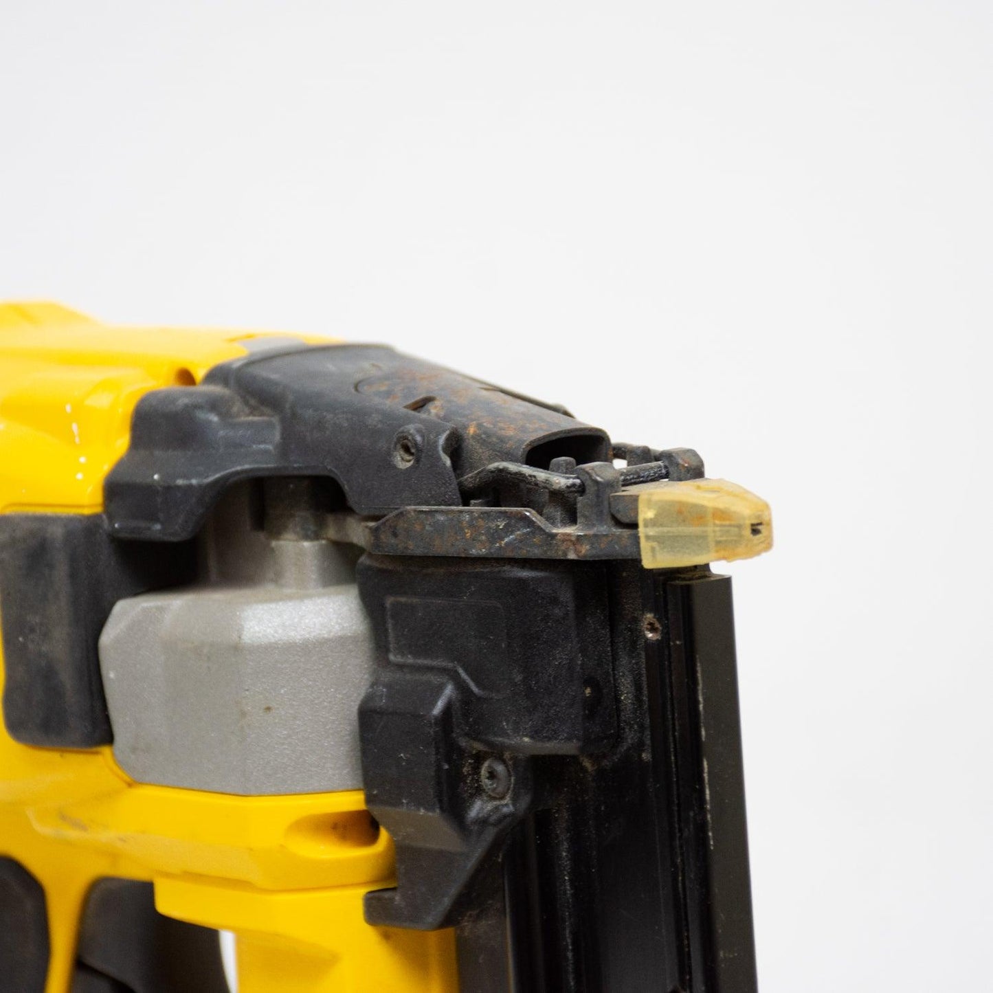 DEWALT DCN623 Brushless 23GA Pin Nailer Bundle