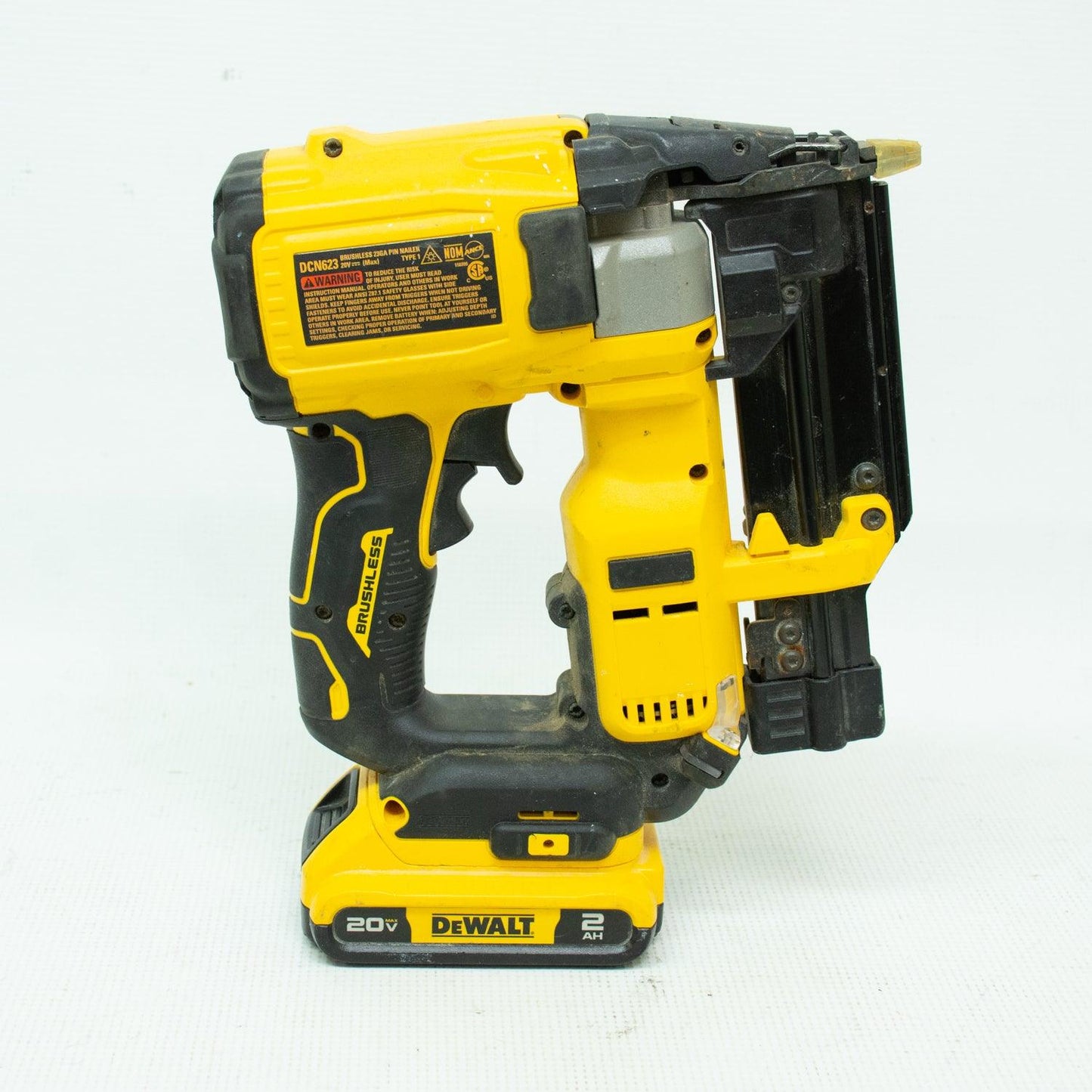 DEWALT DCN623 Brushless 23GA Pin Nailer Bundle