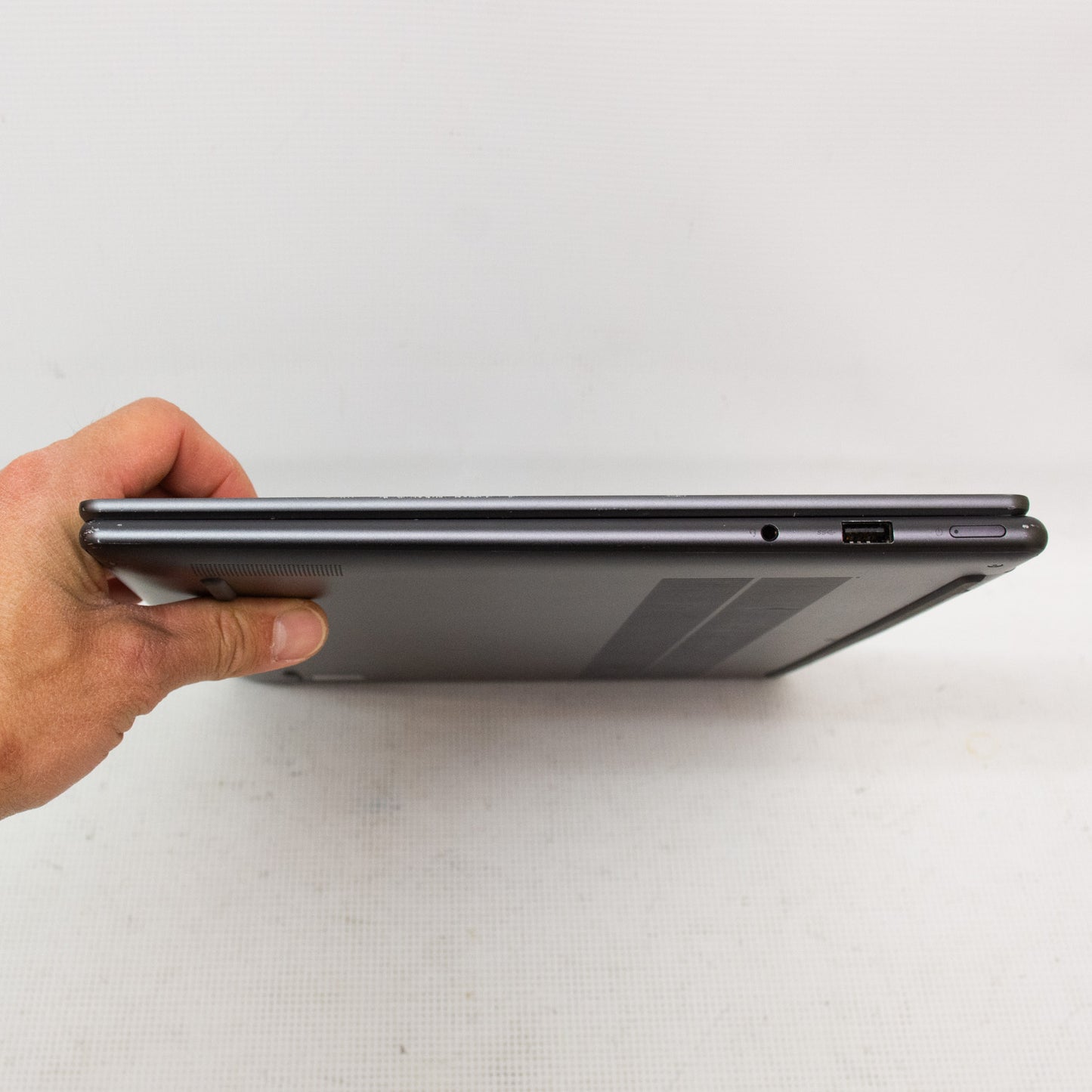 Lenovo Yoga 7 16IAPY Laptop - Intel i5-1240P @ 1.7Ghz, 8 GB Ram, 256 GB SSD