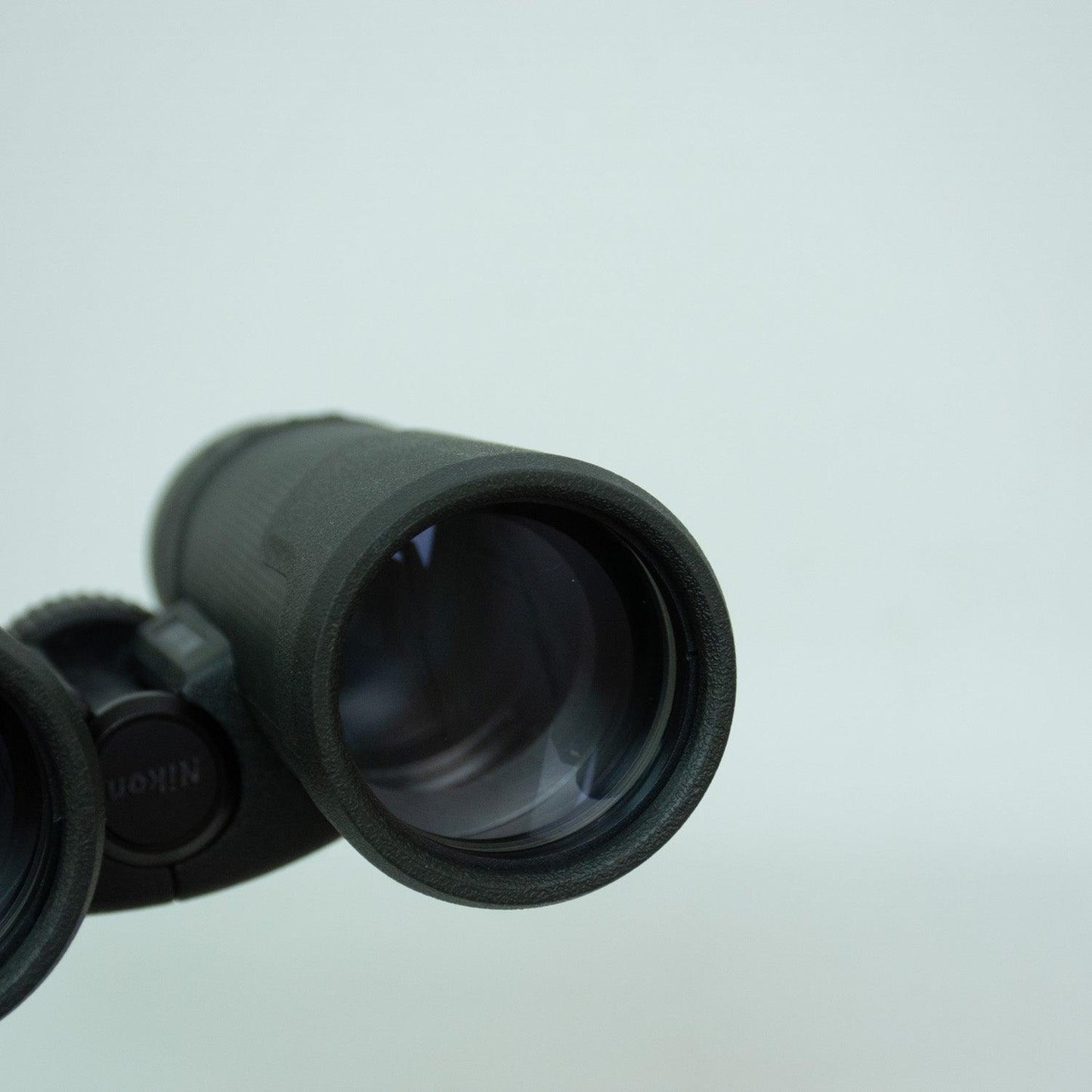 Nikon Prostaff P3 10x42 Waterproof & Fogproof Rubber-Armored Binoculars