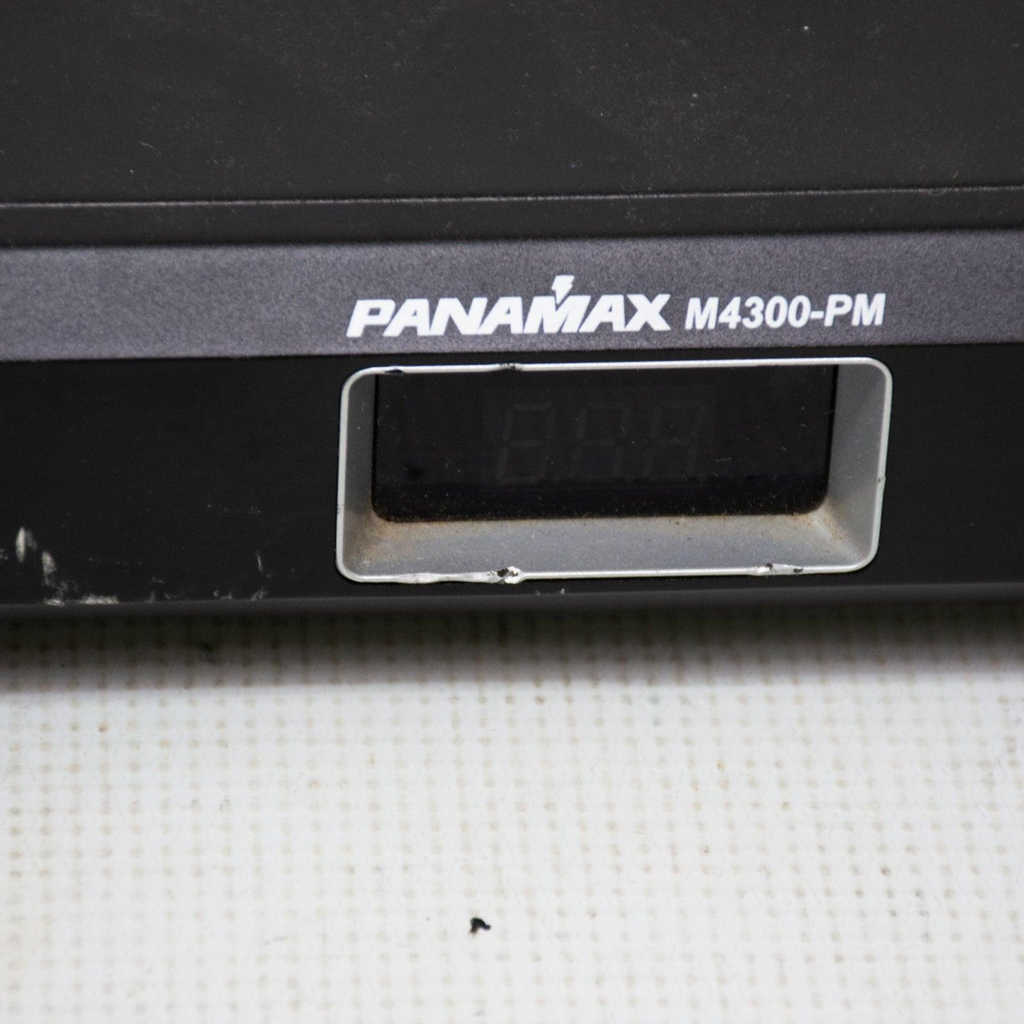 Panamax M4300-PM 8 Home Theater Power Line Conditioner and Surge Protector