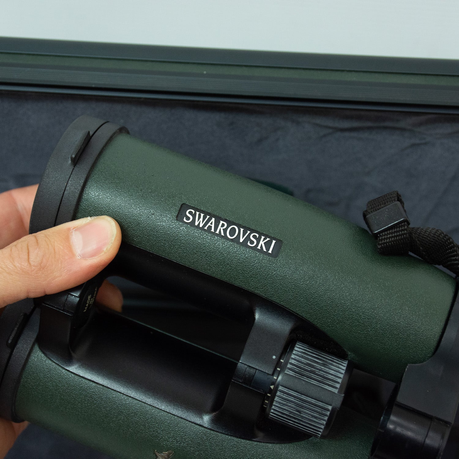 Swarovski 445-21842 Binoculars - 8.5x42 EL - Bundle