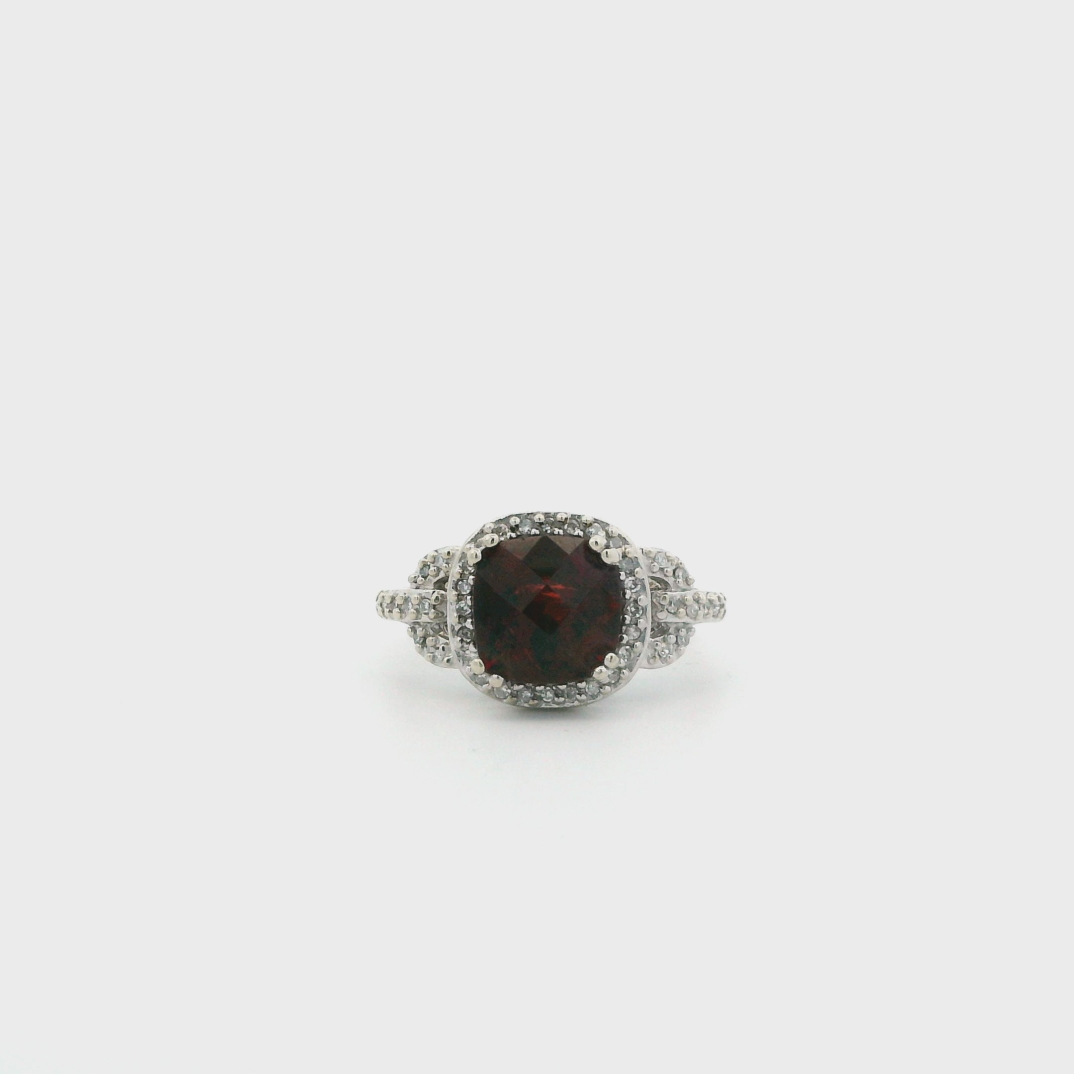 10K White Gold Diamond Ring - 0.08ct